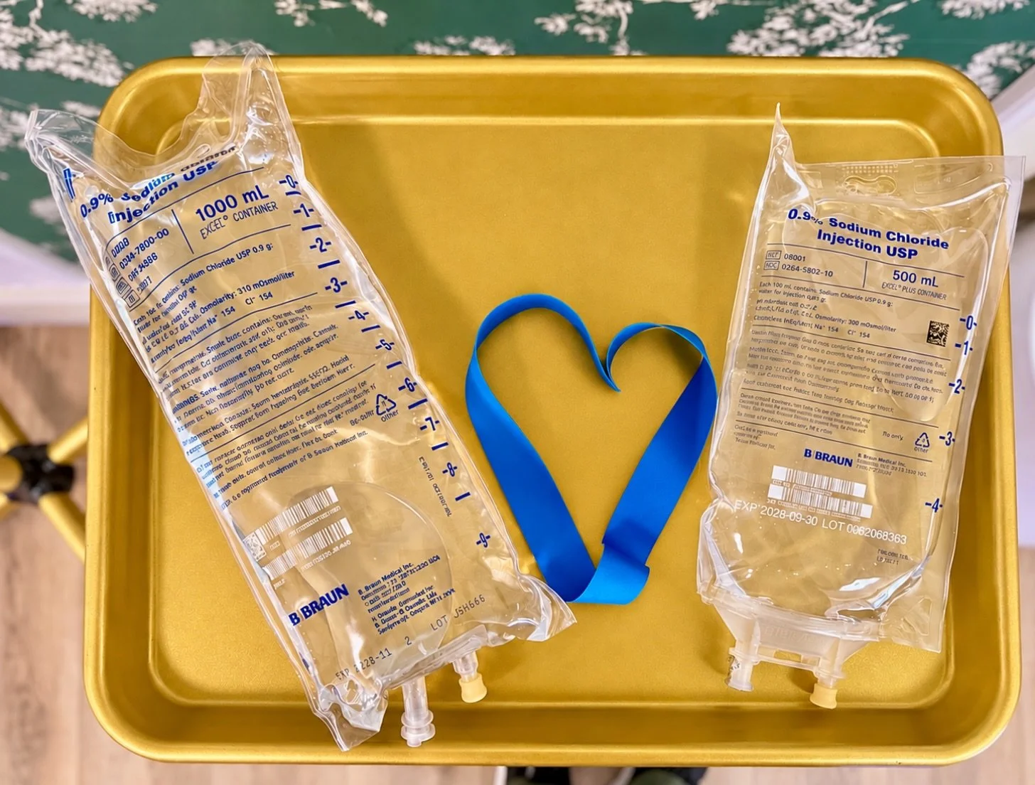 Big bag? Little bag? Decisions, decisions! 
Good thing your IV gals have options! 😎

We offer both 500 mL and 1,000 mL IV hydration! Can&rsquo;t decide between two specialty drips? Mix and match two half-size drips for a little extra customization! 