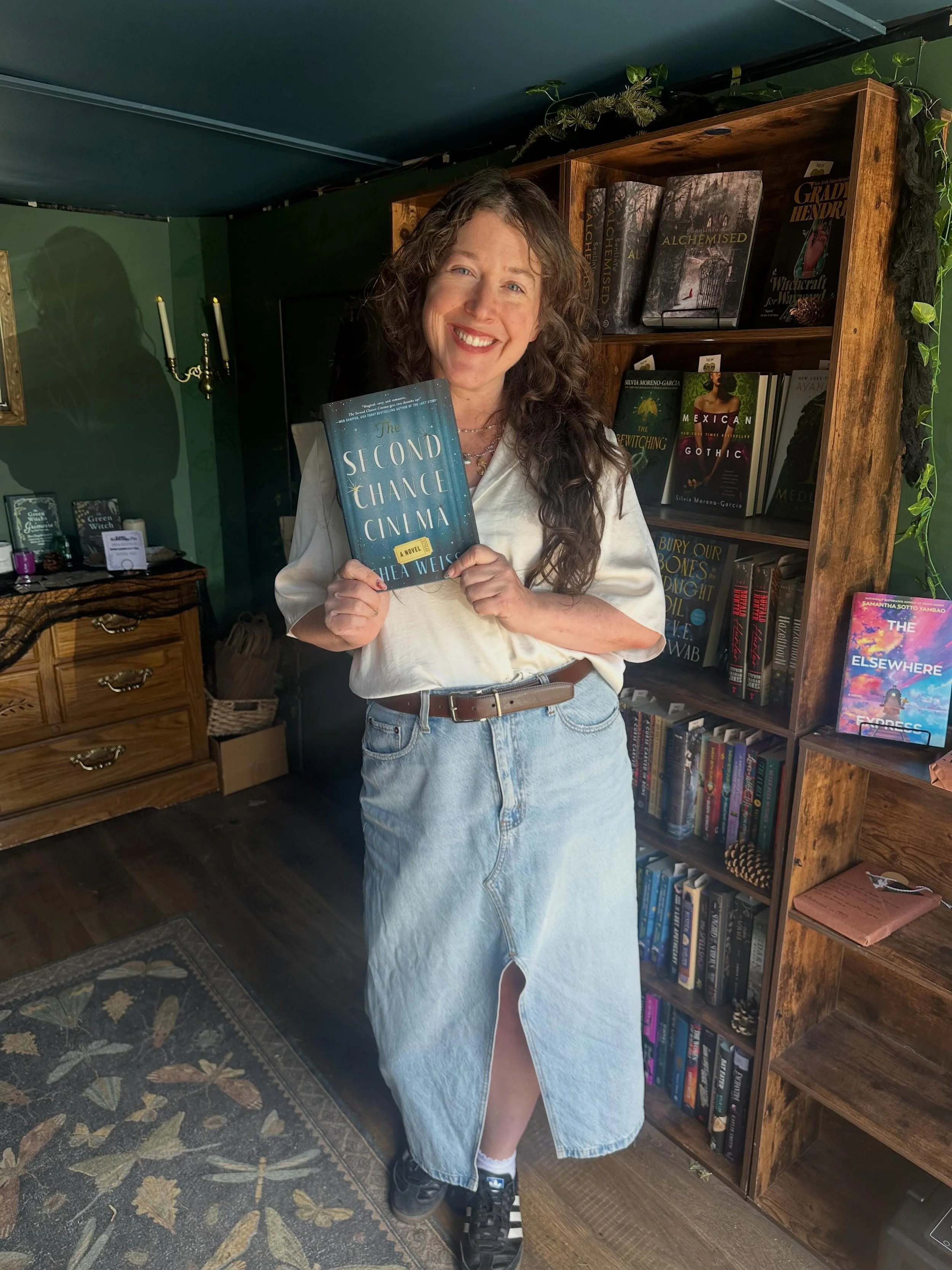 ✨It was an absolute honor to get to spend the morning with Thea Weiss, author of The Second Chance Cinema- a book about a couple that stumble upon a magical cinema that shows them all of their pivotal life experiences, for better or for worse&hellip;
