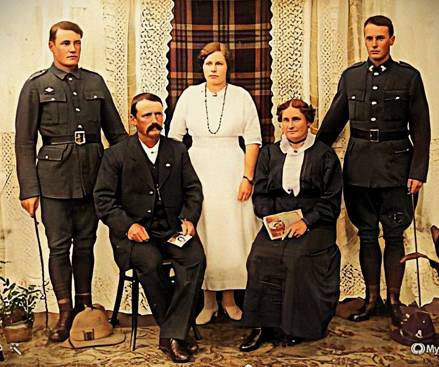Tyree family. L-R Edward 1897-1973, Fred 1867-1924, Grace E. 1901-83, Grace 1872-1941, Fred II 1893-1960. c.1916