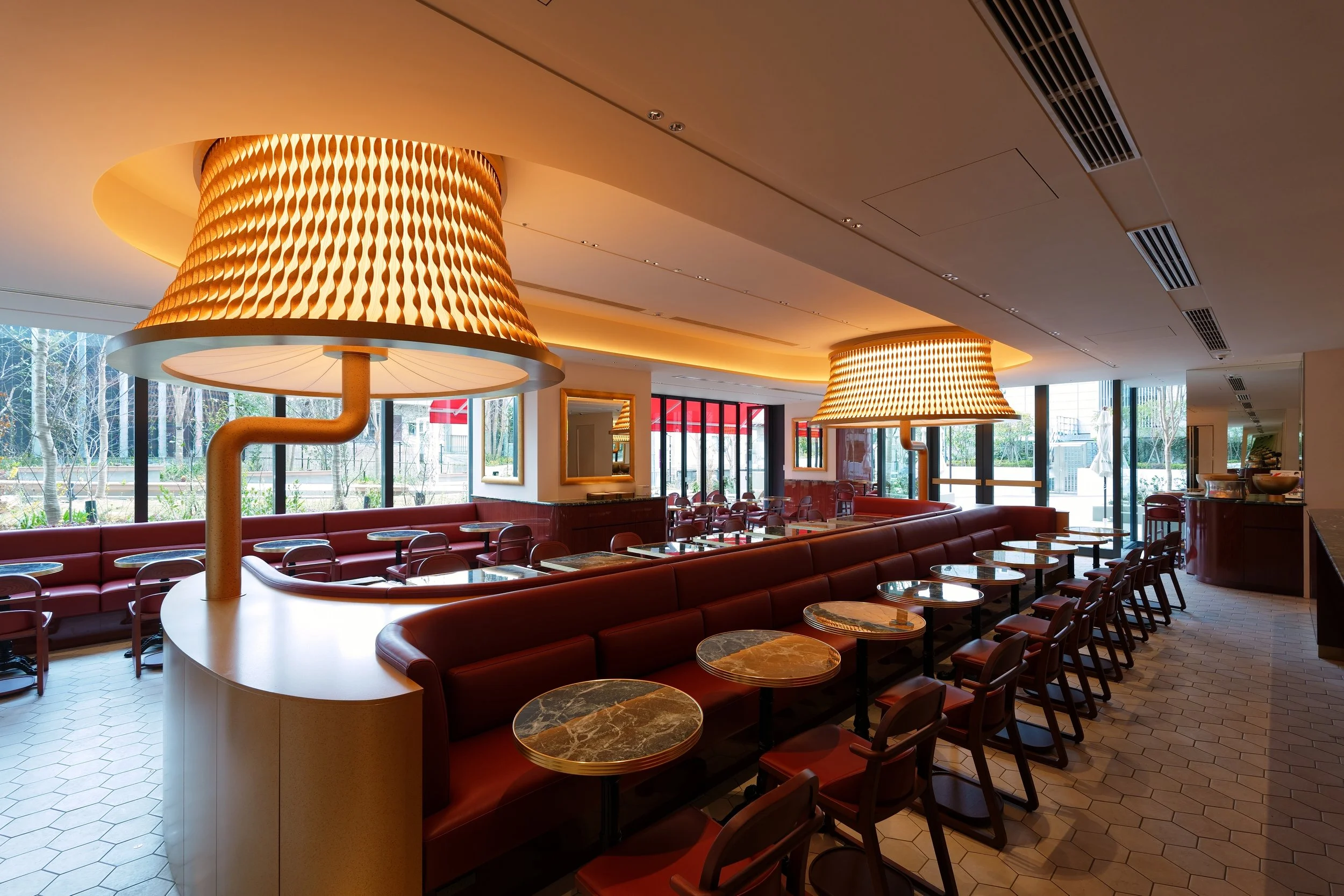 朝のエスプレッソから夜のシャンパーニュまで。パリの名ギャルソンが手がけるオールデイダイニング「LA&amp;LE」、南青山に誕生。