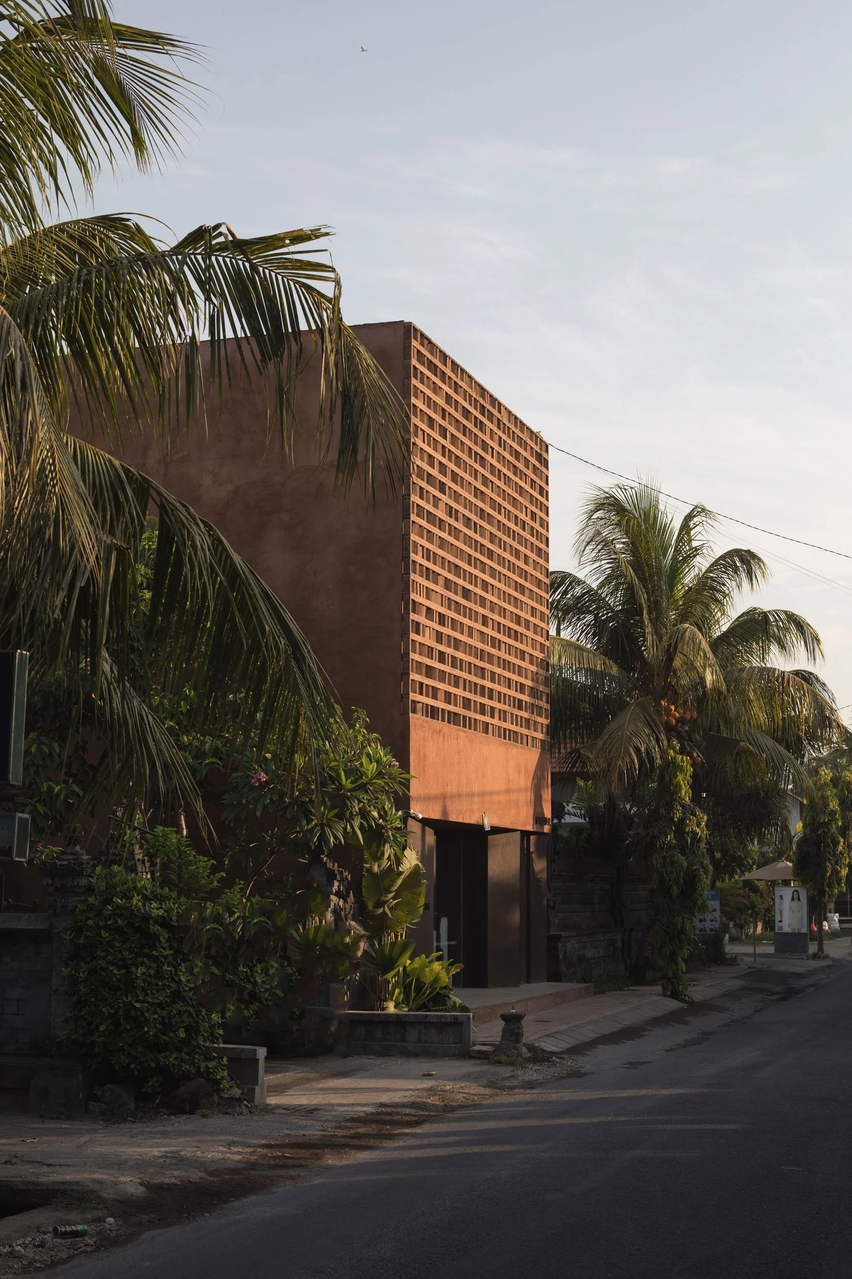 “村に泊まる”という選択─バリ・ペレレナンで進化を続ける「FURTHER HOTEL」