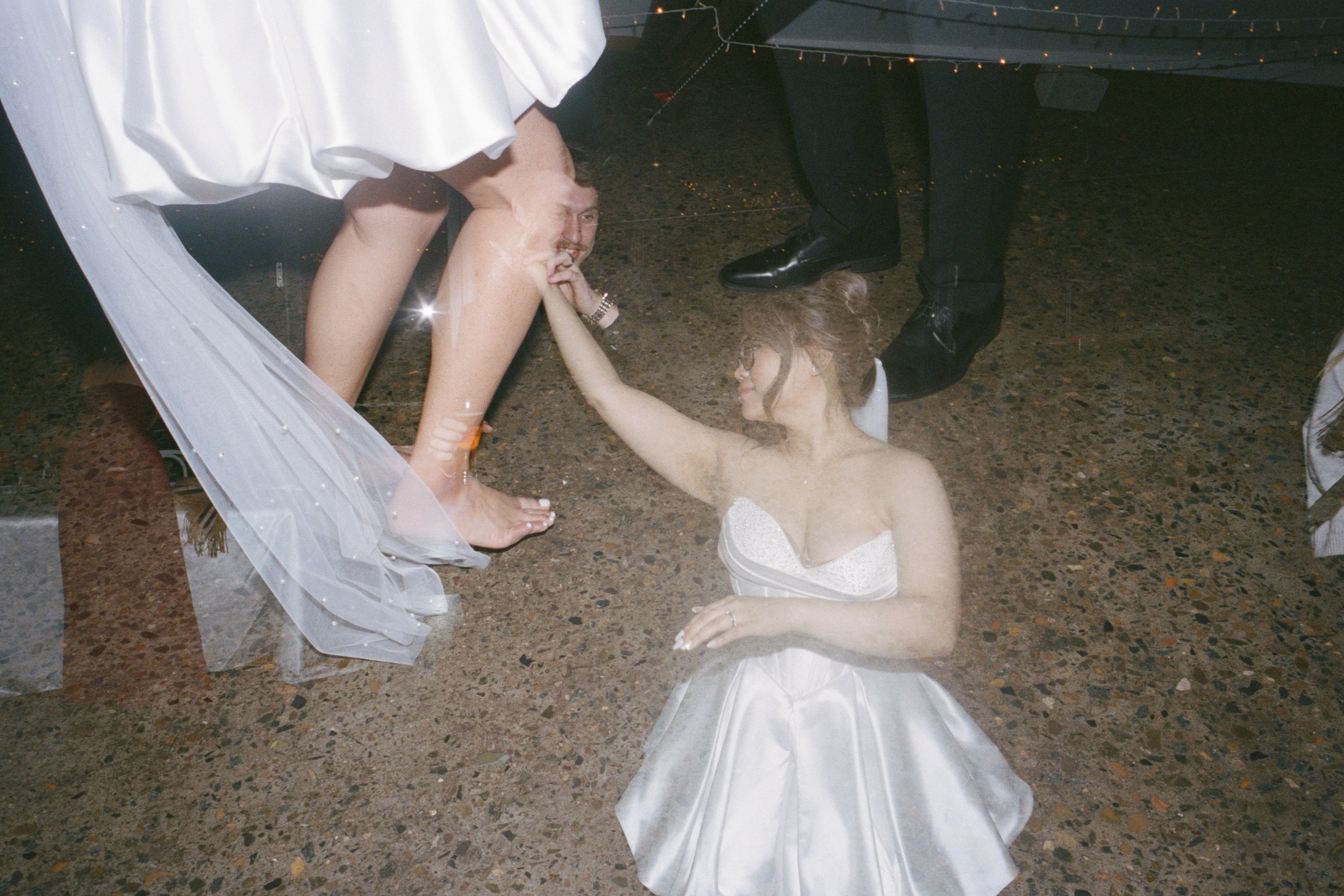 Ashley_Connor_Sydney_Film_Wedding_Photographer_BarefootandBearded-25.jpg