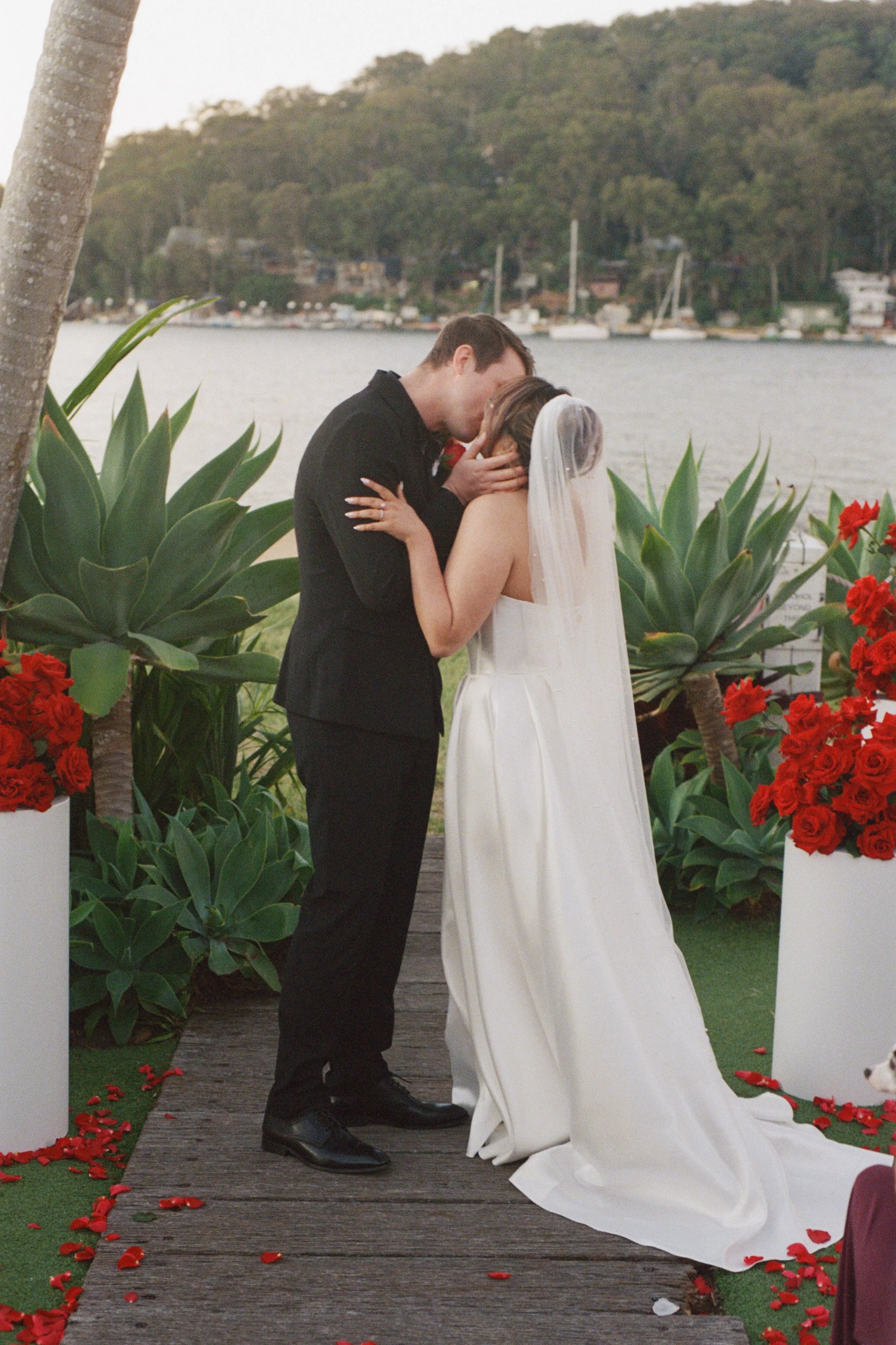 Ashley_Connor_Sydney_Film_Wedding_Photographer_BarefootandBearded-83.jpg