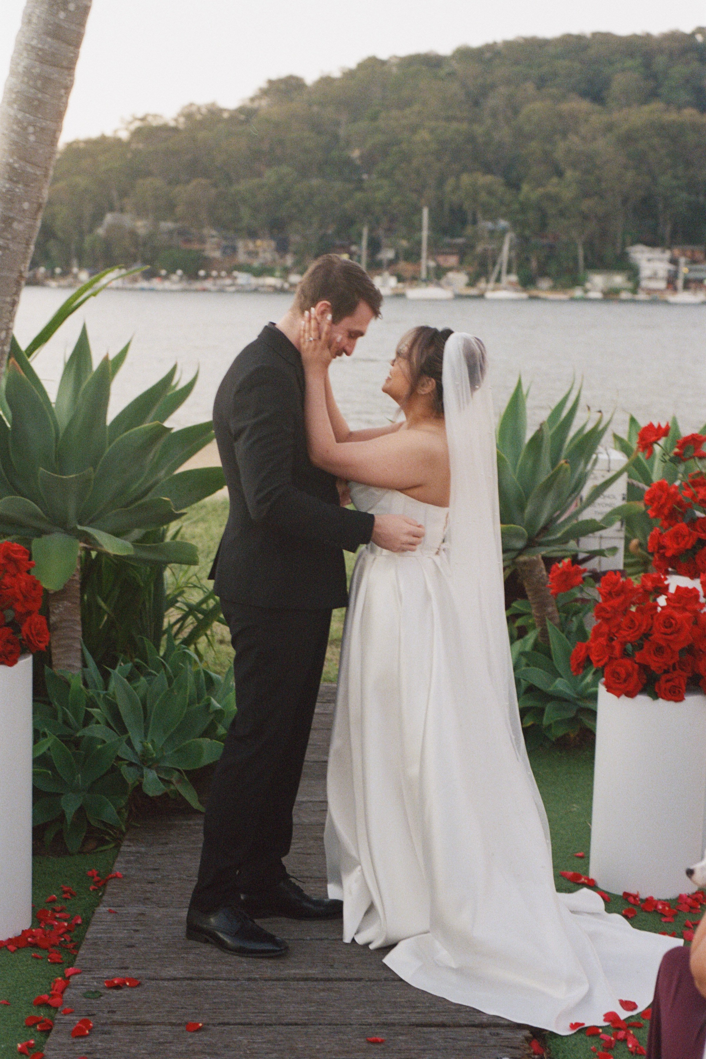 Ashley_Connor_Sydney_Film_Wedding_Photographer_BarefootandBearded-84.jpg