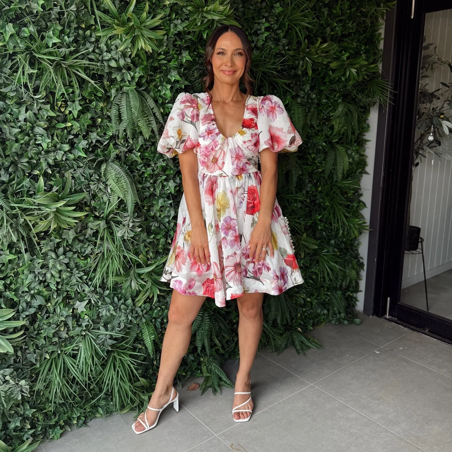 Cute dress, awkward hands 👐🏼
Already posted about this dress yesterday, but quite frankly with the limited amount of times I get dressed up these days, be rude not to 💁🏽‍♀️🌸💞💐
Got my makeup done but was pretty impressed my hair only took