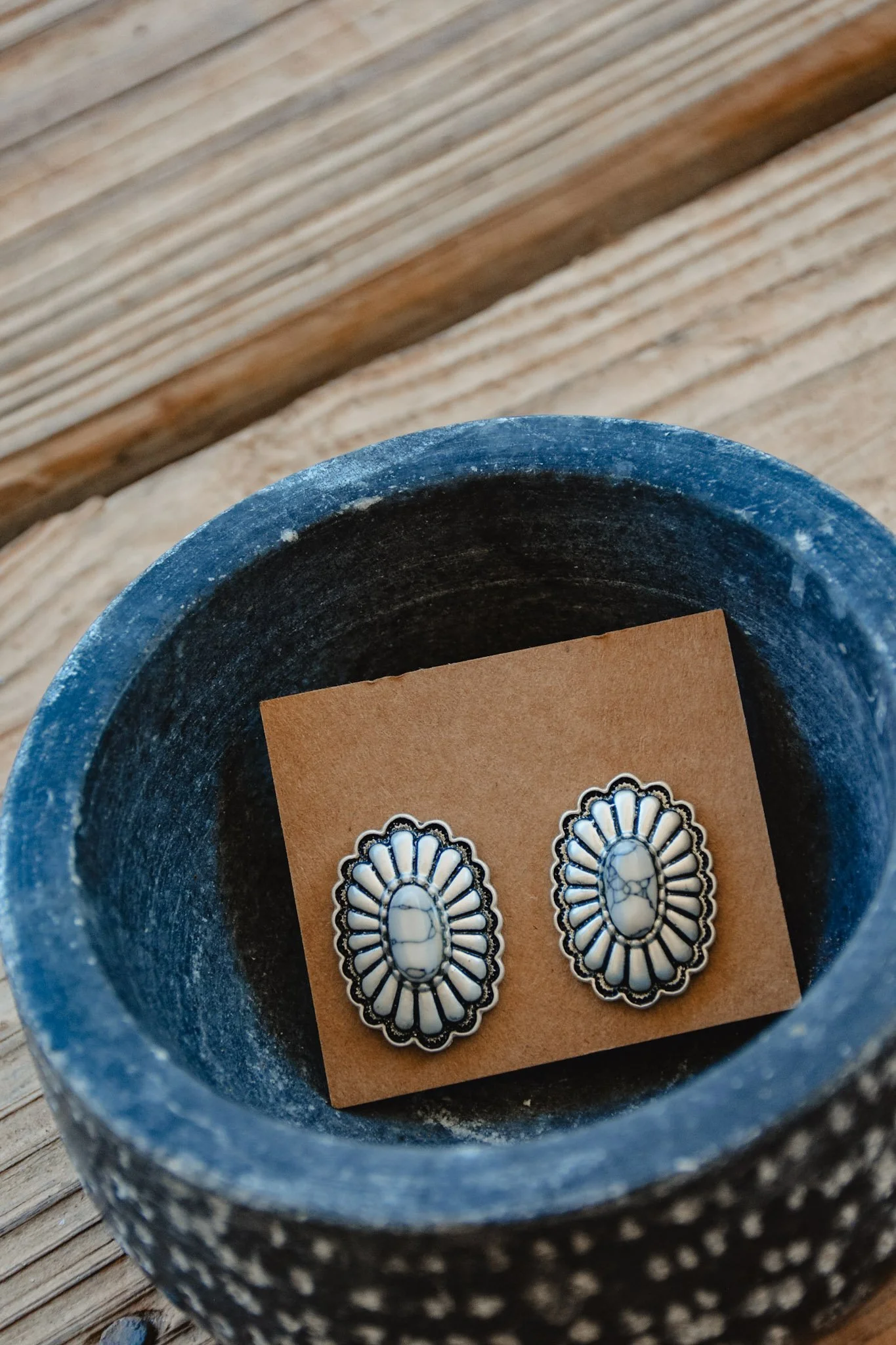Western Concho Stud Earrings :WHITE