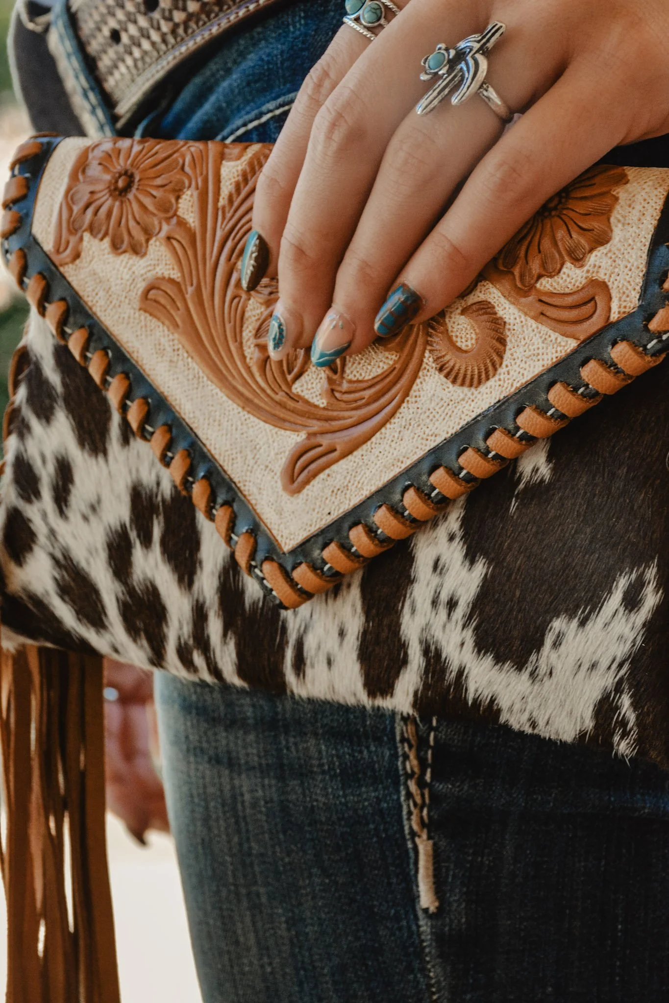 The Cassie - Tooled Crossbody Western Tooled Leather Cowhide: BEIGE