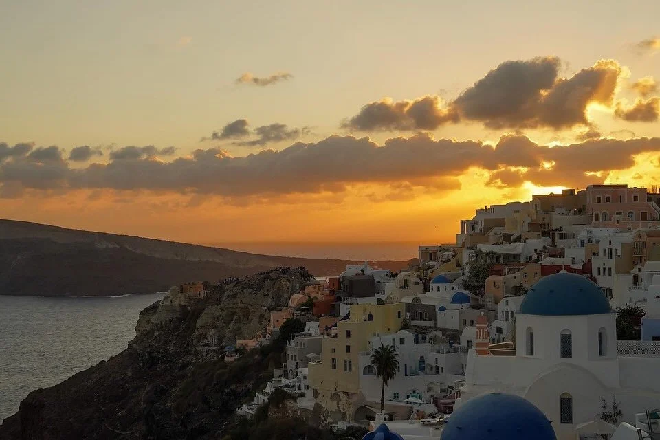 Santorini sunsets 🧡

#santorini #santorinigreece #photography #naturephotography #travelphotos #travelphotography #sunset #santorinisunset #greece