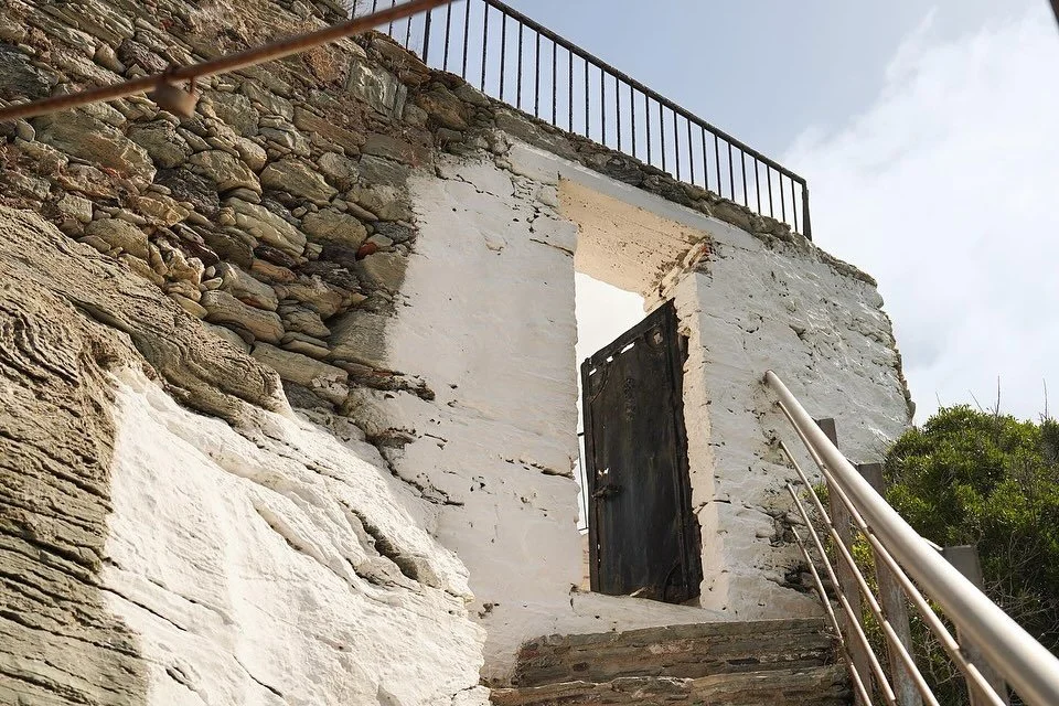 An iconic destination - how long do we think it took Donna to climb up to this spot?!
&bull;
&bull;
&bull;
&bull;
#mammamia #greece #travelphotography #greece_moments #skopelos
