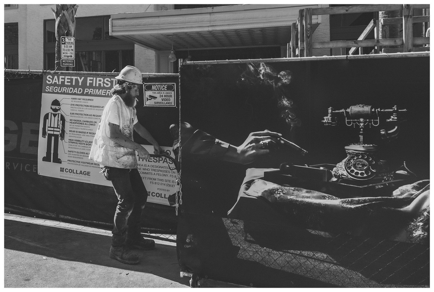 &ldquo;People and places&rdquo;.
.
.
.
.
#photographer #photography #bnw #streetphotography