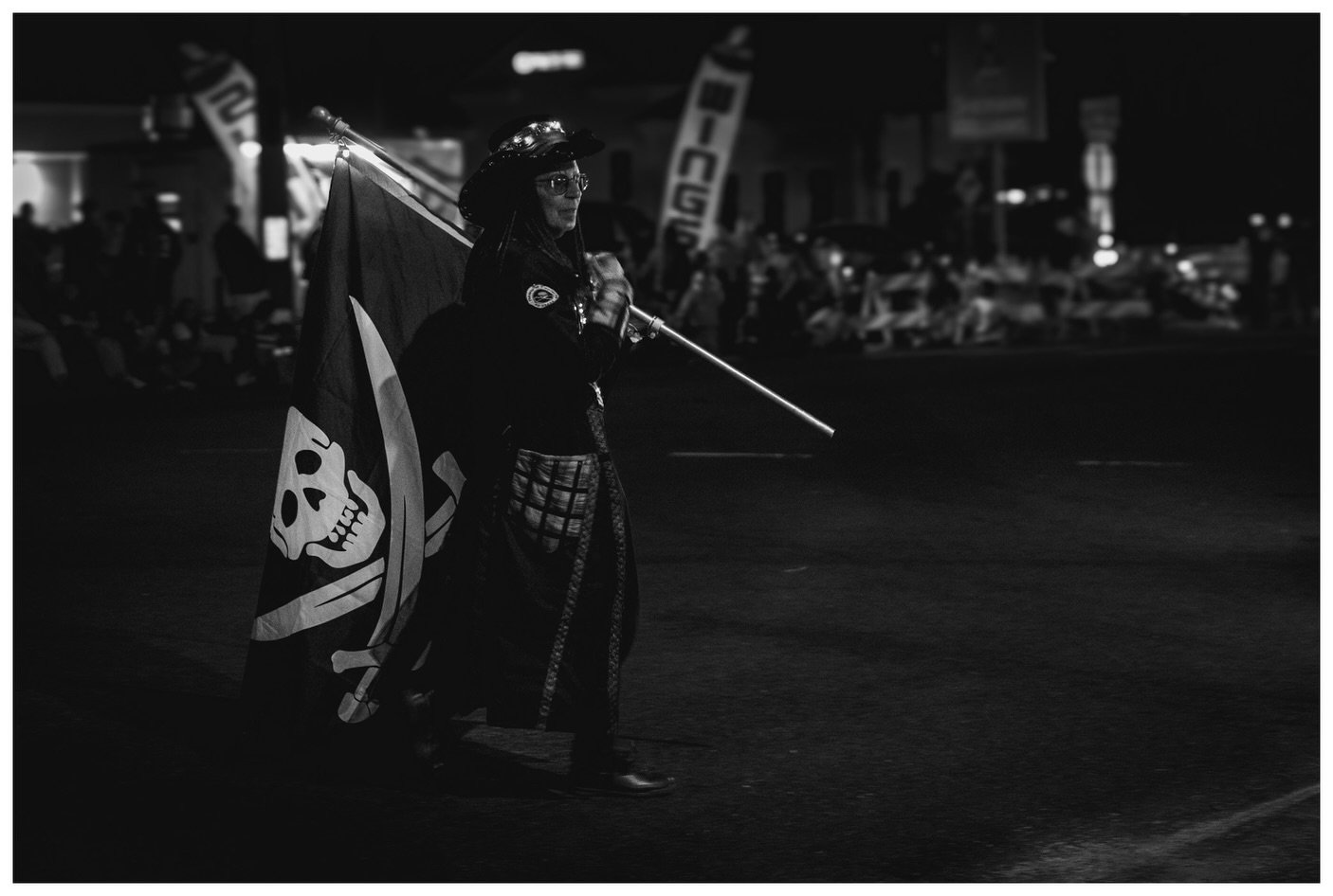 &ldquo;Outside&rdquo;.
-Christmas Parade @ Ocala.
.
.
.
.
.
.
.
#photographer #photography #nightlife #bn #ocala #ocalafl