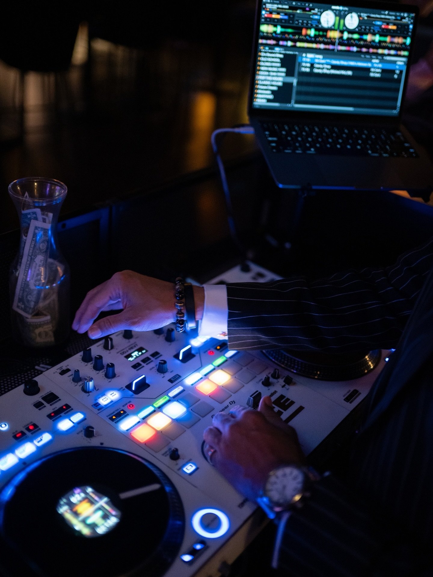 Christmas Eve at Society Pizza Lounge

Celebrate Christmas Eve with elevated dining, crafted cocktails, and an intimate lounge experience. Join us for an intentional evening before the holiday pause, where food, atmosphere, and music come together.

