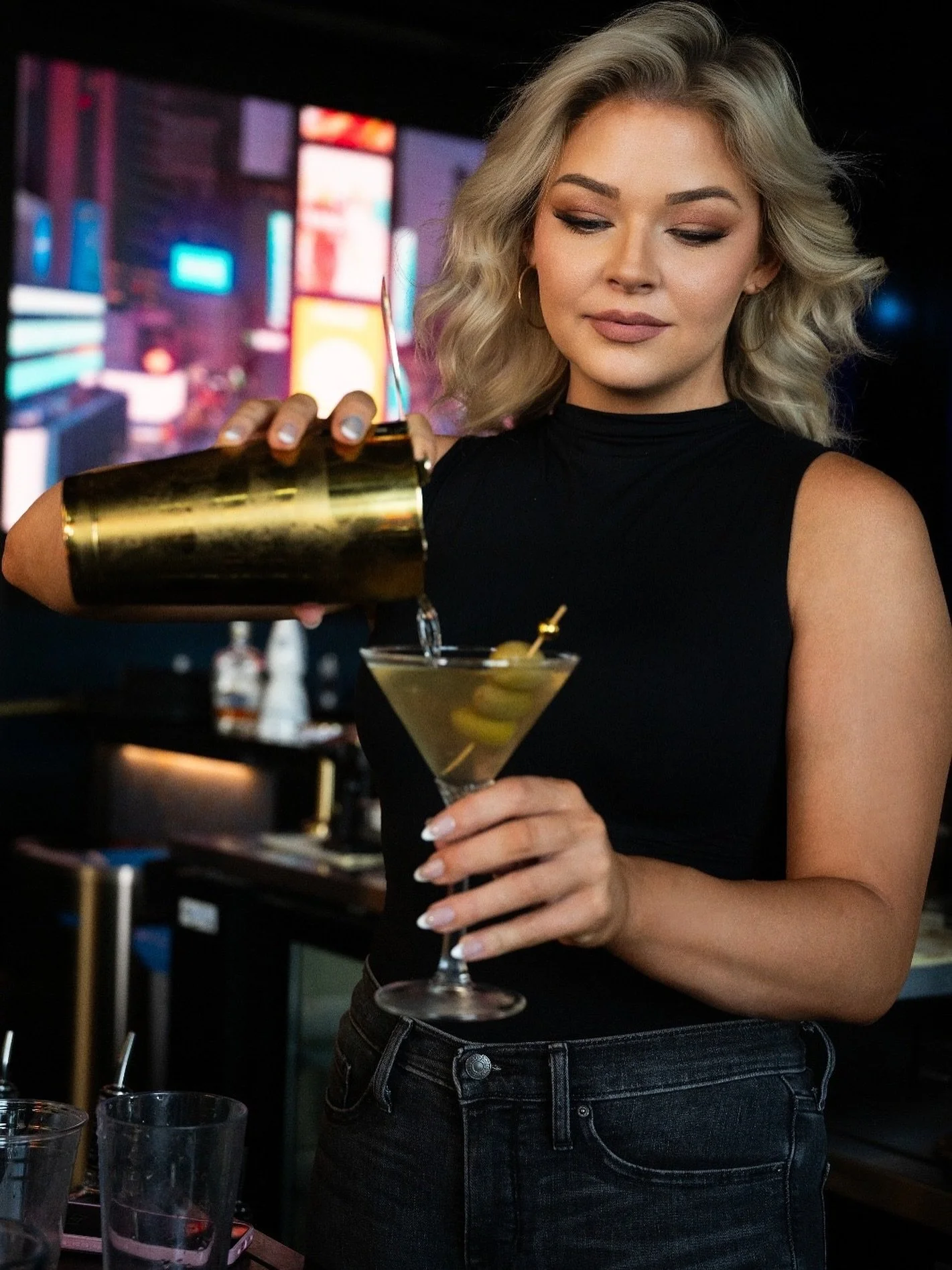 Where the nights feel effortless and the cocktails are crafted with intention.
At Society Pizza Lounge, every pour, every beat, and every moment is designed to elevate your evening. Come for the atmosphere, stay for the experience, handcrafted cockta