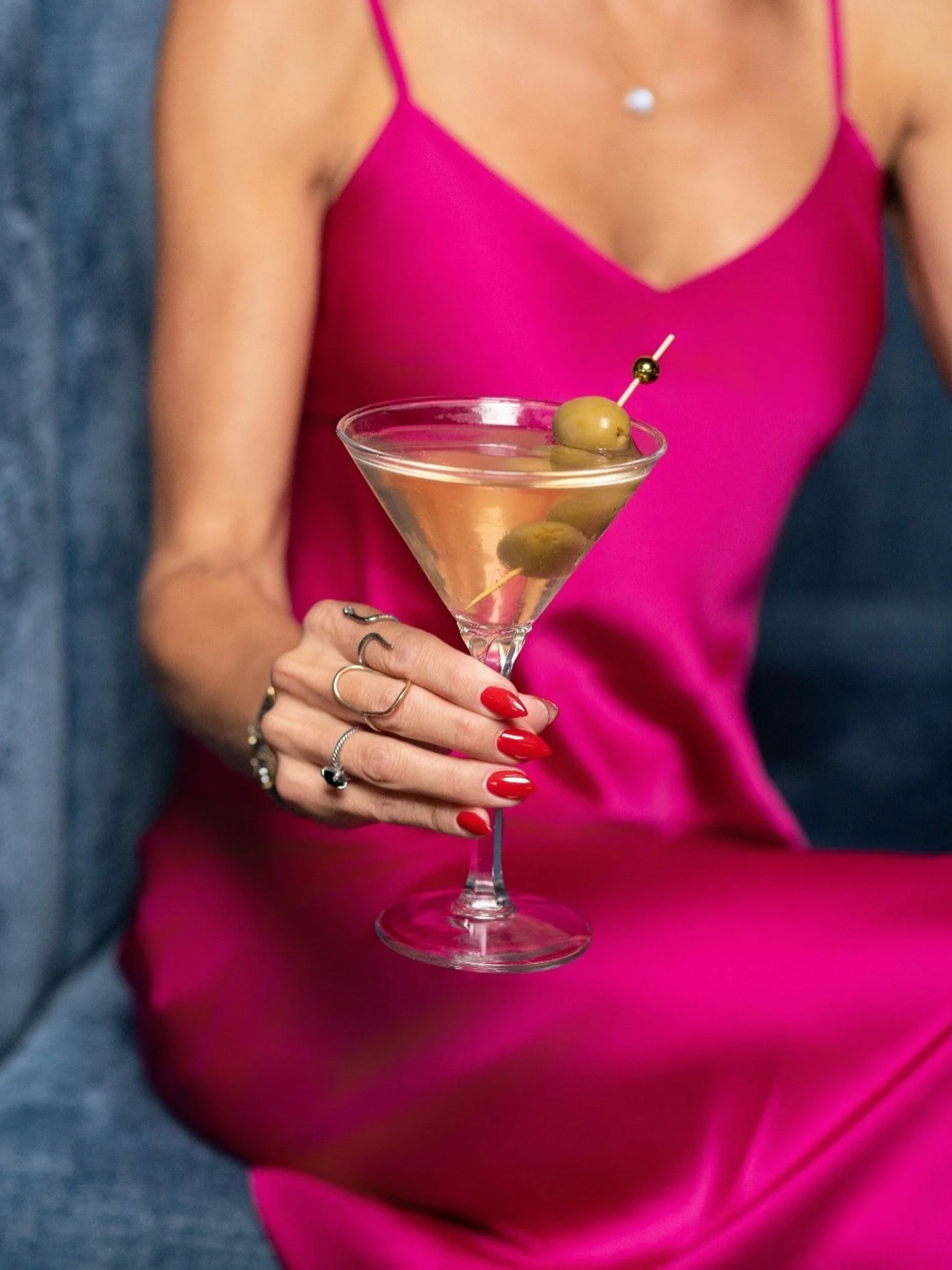 Sip slow. Dress sharp. Let the night unfold. 🍸
Cocktails, music, and pizza done the Society way.

Getting ready for Valentine&rsquo;s Day weekend, where date nights turn into unforgettable nights. ✨

✨ Reserve your table: www.sliceofsociety.com
📸 F