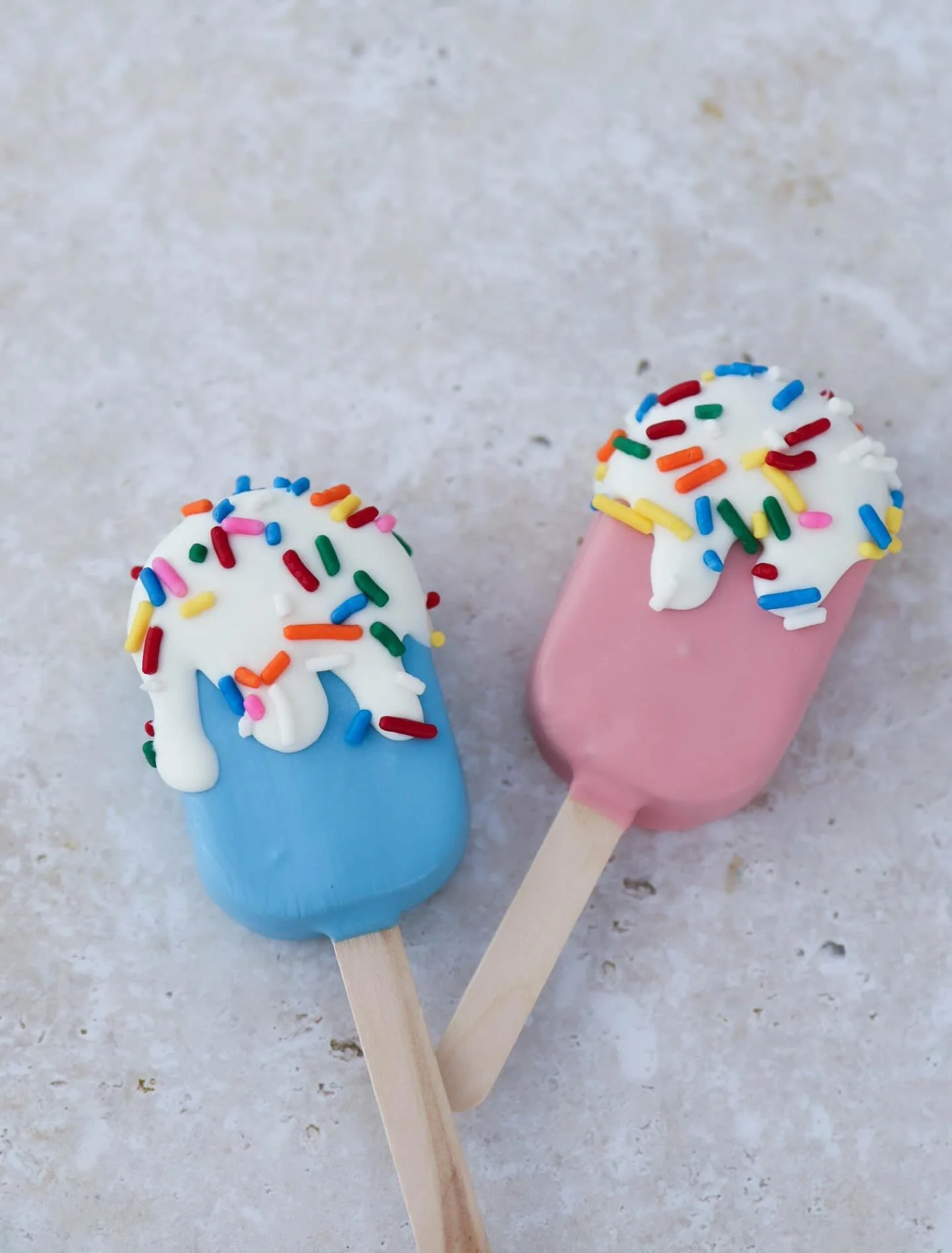 Had so much fun with these ice cream popsicles for our sweet friend @kumabearthegolden 🩷🍦🩵🍨
