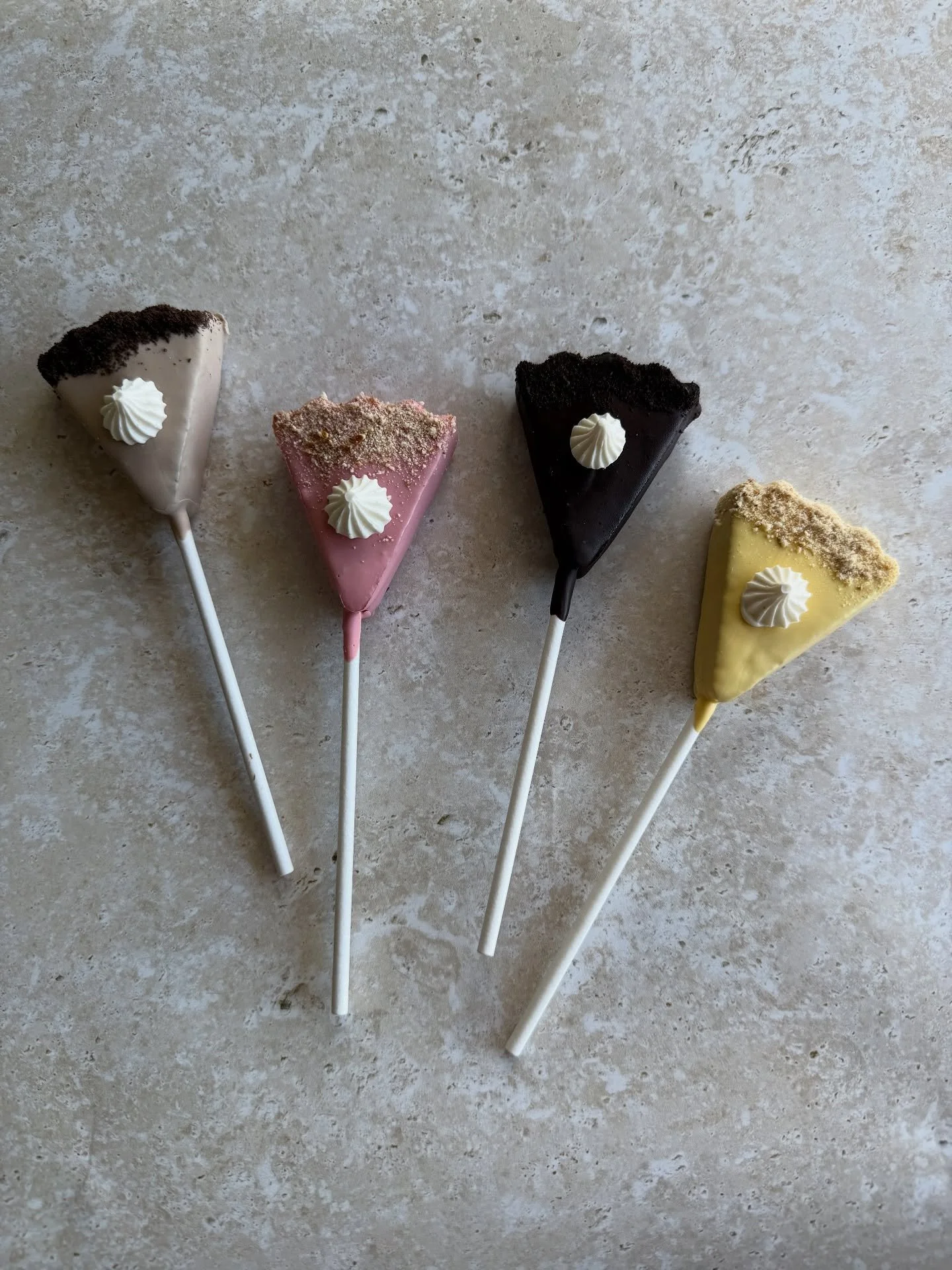 Pie pops anyone?! Thanksgiving preorders will open soon 🥰🍗🥧

#thanksgivingdessert #customcakepops #thanksgivingpartyfavors #cakepops #pies