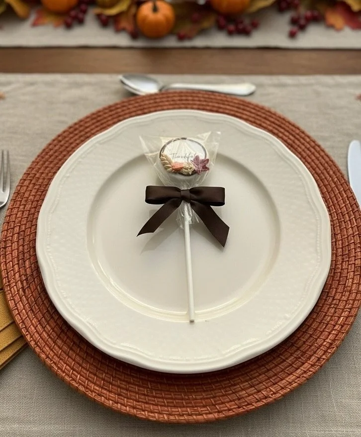 ✨Thanksgiving Pre-Sales + a G I V E A W A Y! ✨
Get ready for the holidays with our Thanksgiving Cake Pops to serve as place settings, gifting or add to your dessert spread 

To celebrate the fun launch - I&rsquo;ll be giving away 6 custom name pops (