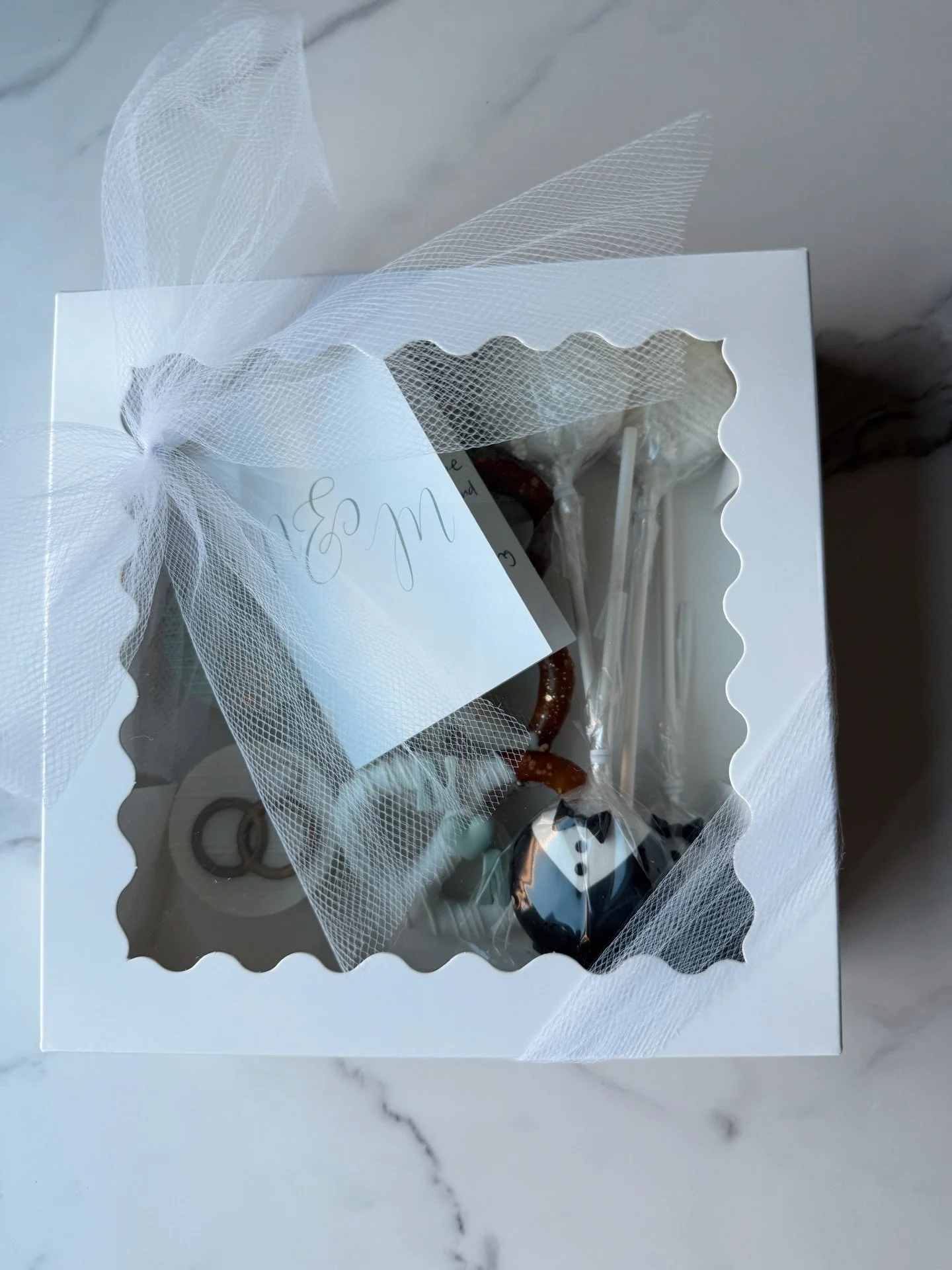 because who actually eats dessert at their wedding? A little to go box for the bride and groom to enjoy 🥰