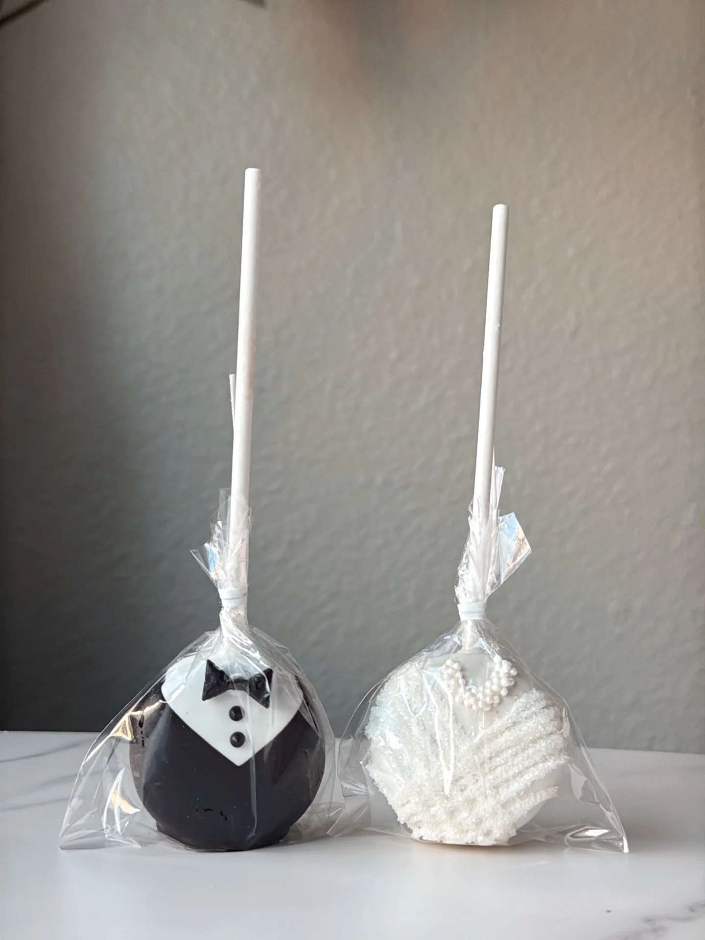 The perfect addition to any wedding dessert table 🥰