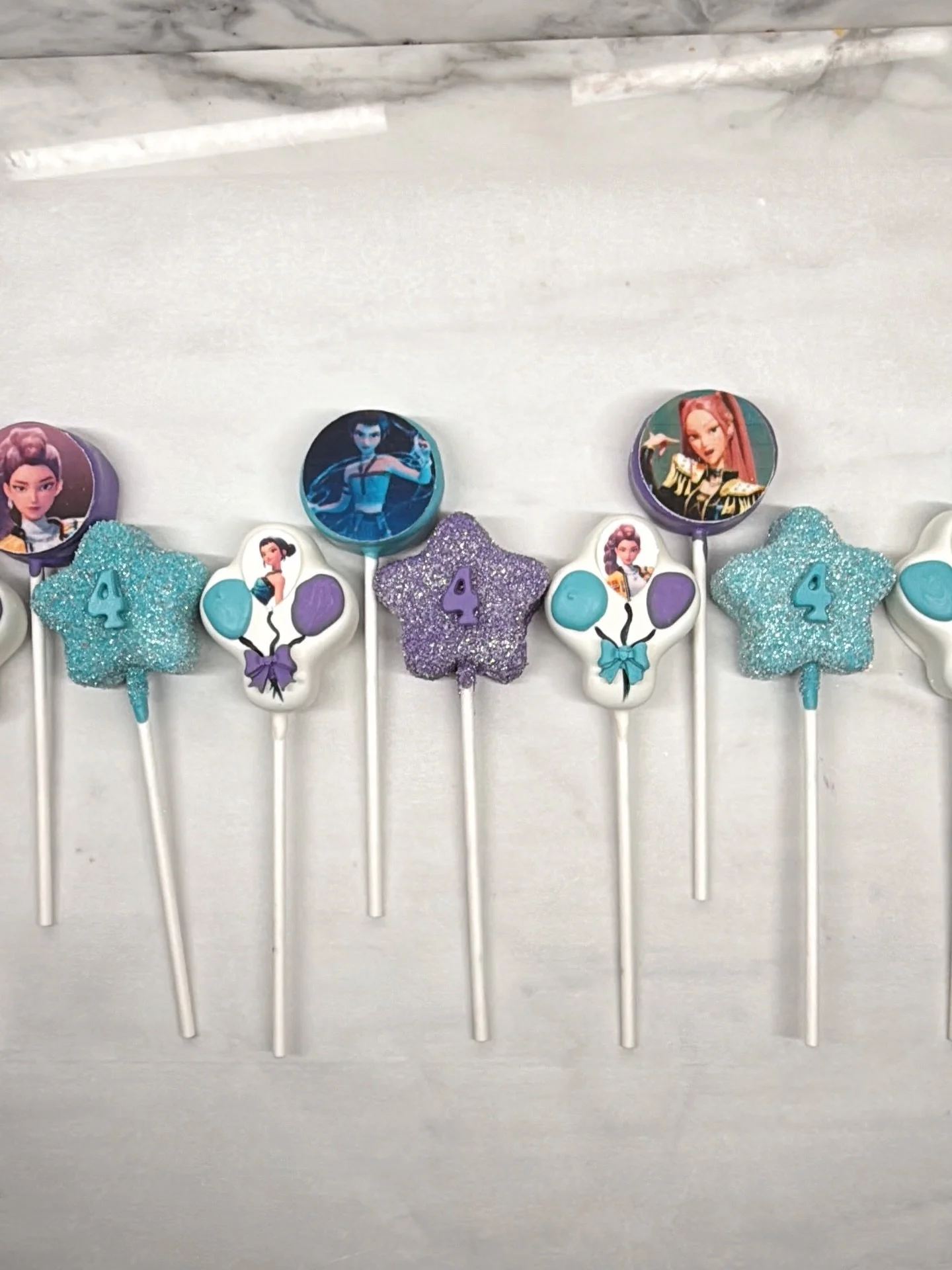 K-Pop demon hunters set for a very sweet 4 year old! 💜🩵

Using @daisymakes_innovations circle, star + balloon popper