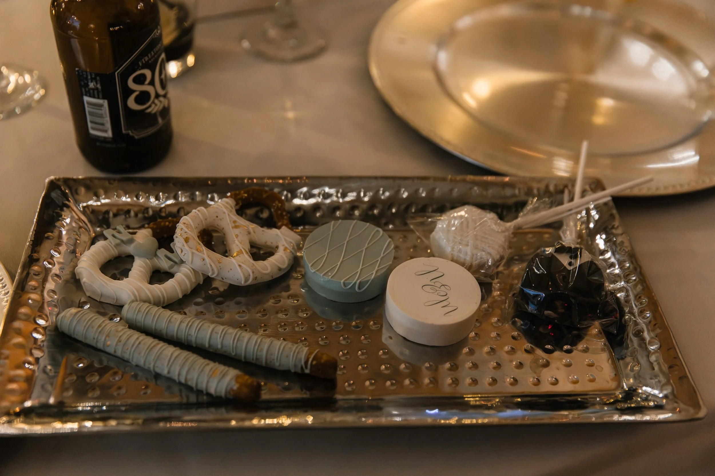 Late night bites, yes please! 🥰💍 

💍 @nataliemilstead 
📸 @weddingsbylmp