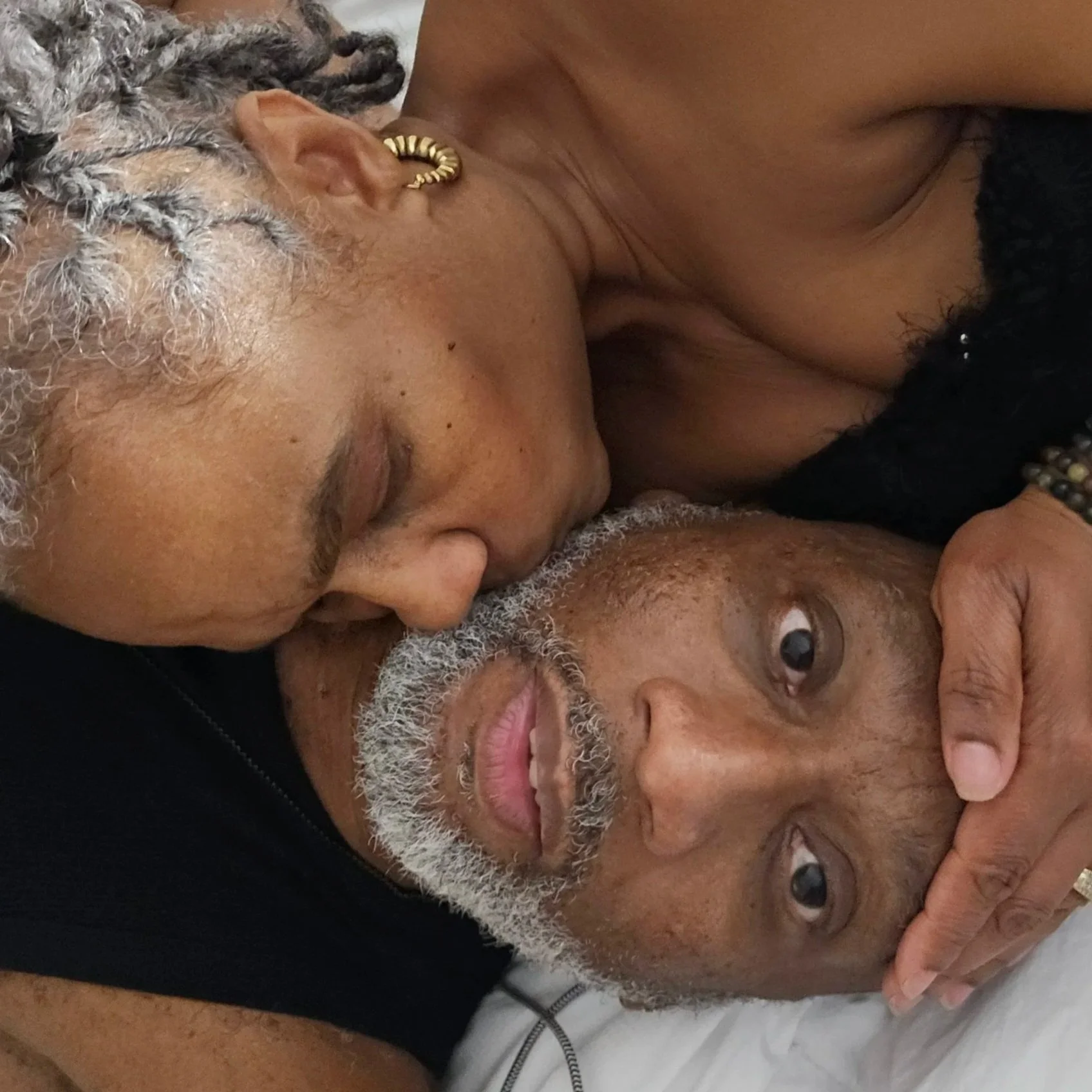 James and Carletta having a kiss on the cheek.