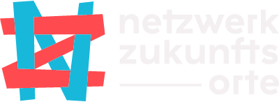 Logo mit roten, blauen und schwarzen Elementen und deutschen Texten 'netzwerk zukunfts ort'.