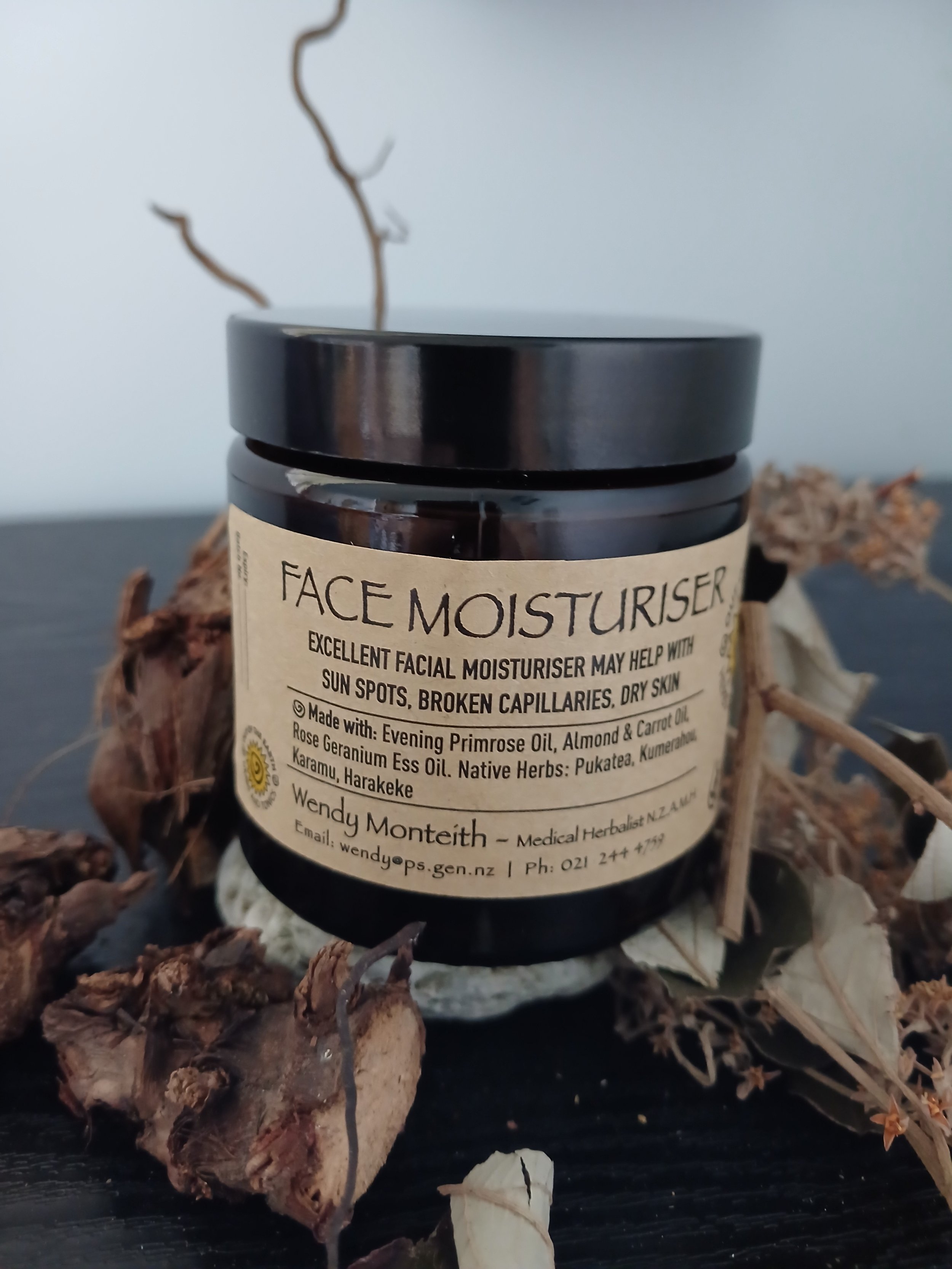 Facial moisturiser