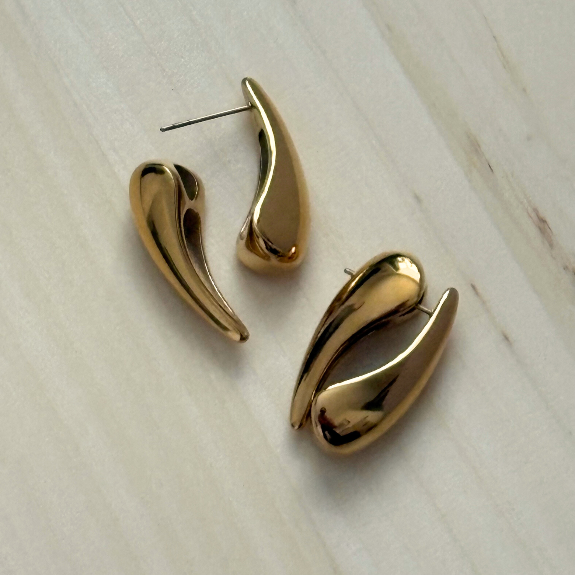About November Tao Earrings Gold with post