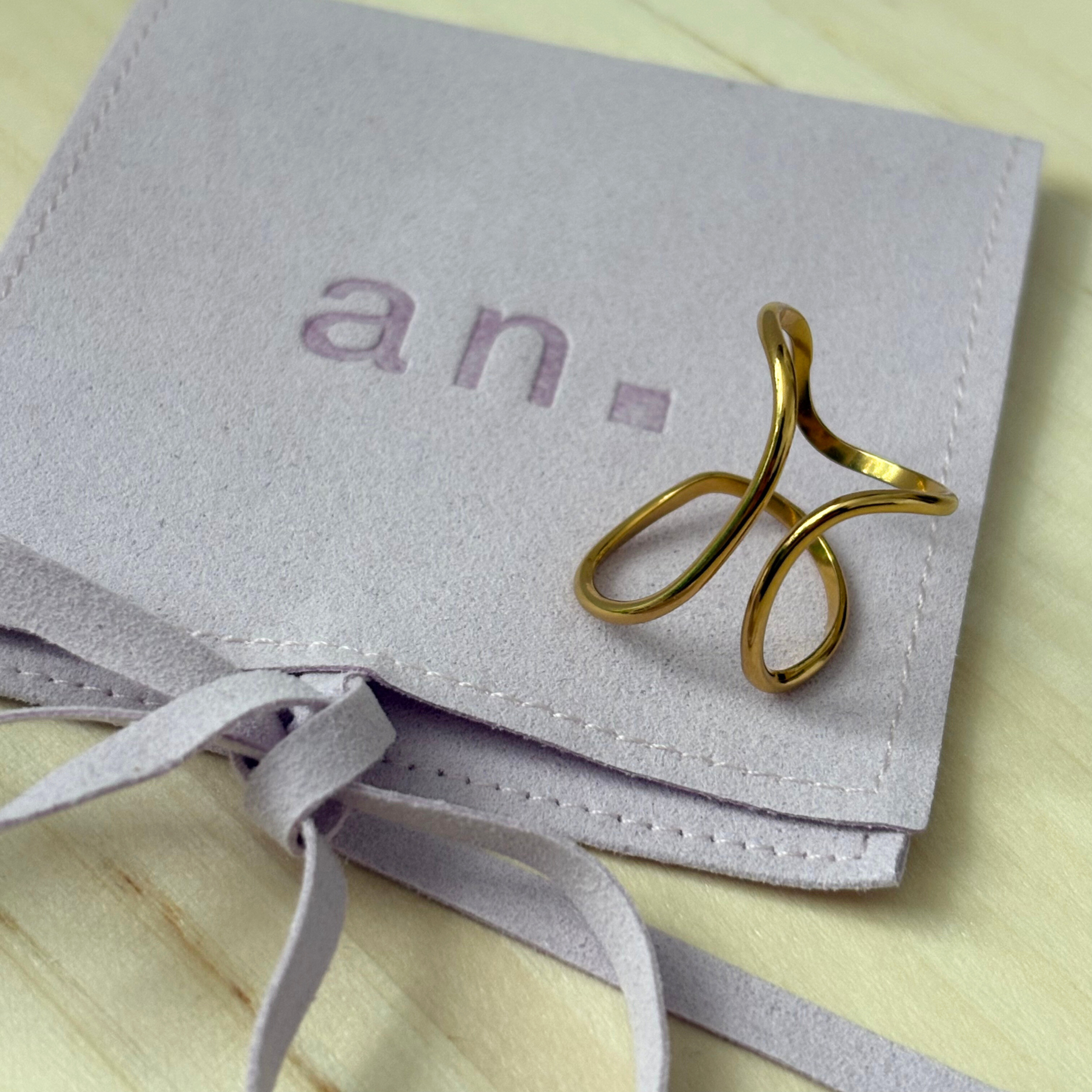 About November Zig Line Ring Gold with Gift Bag