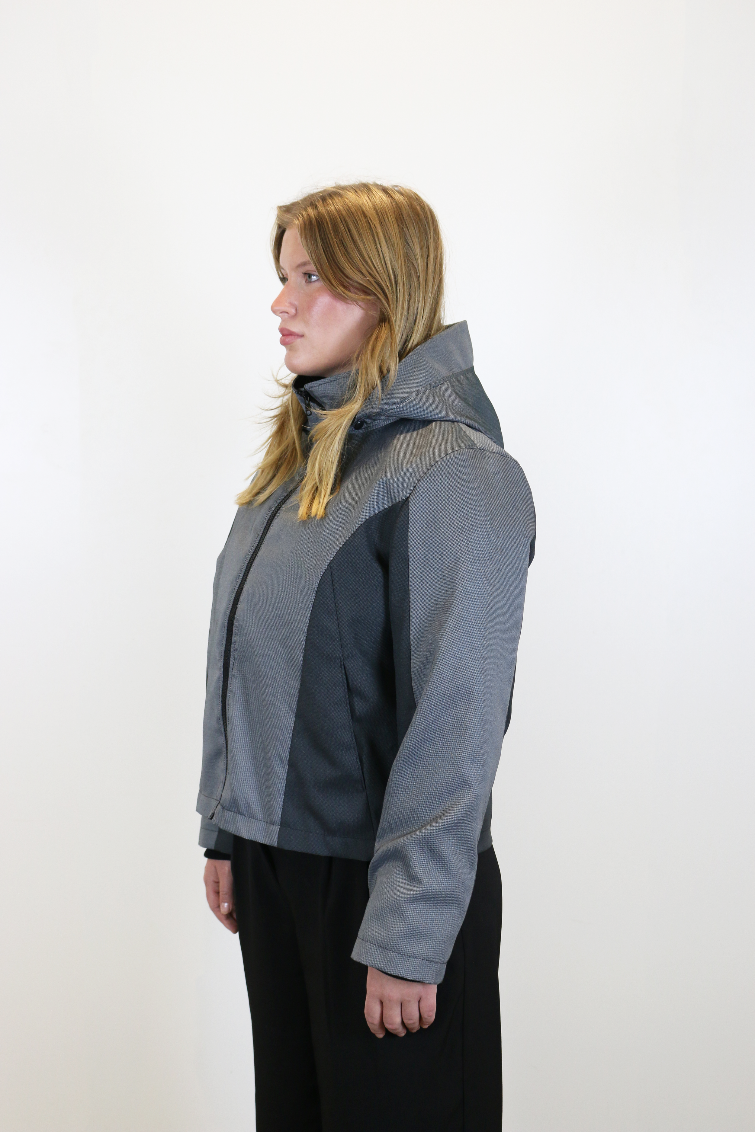 Erin shell w. ned hood 3. kvart PNG.png