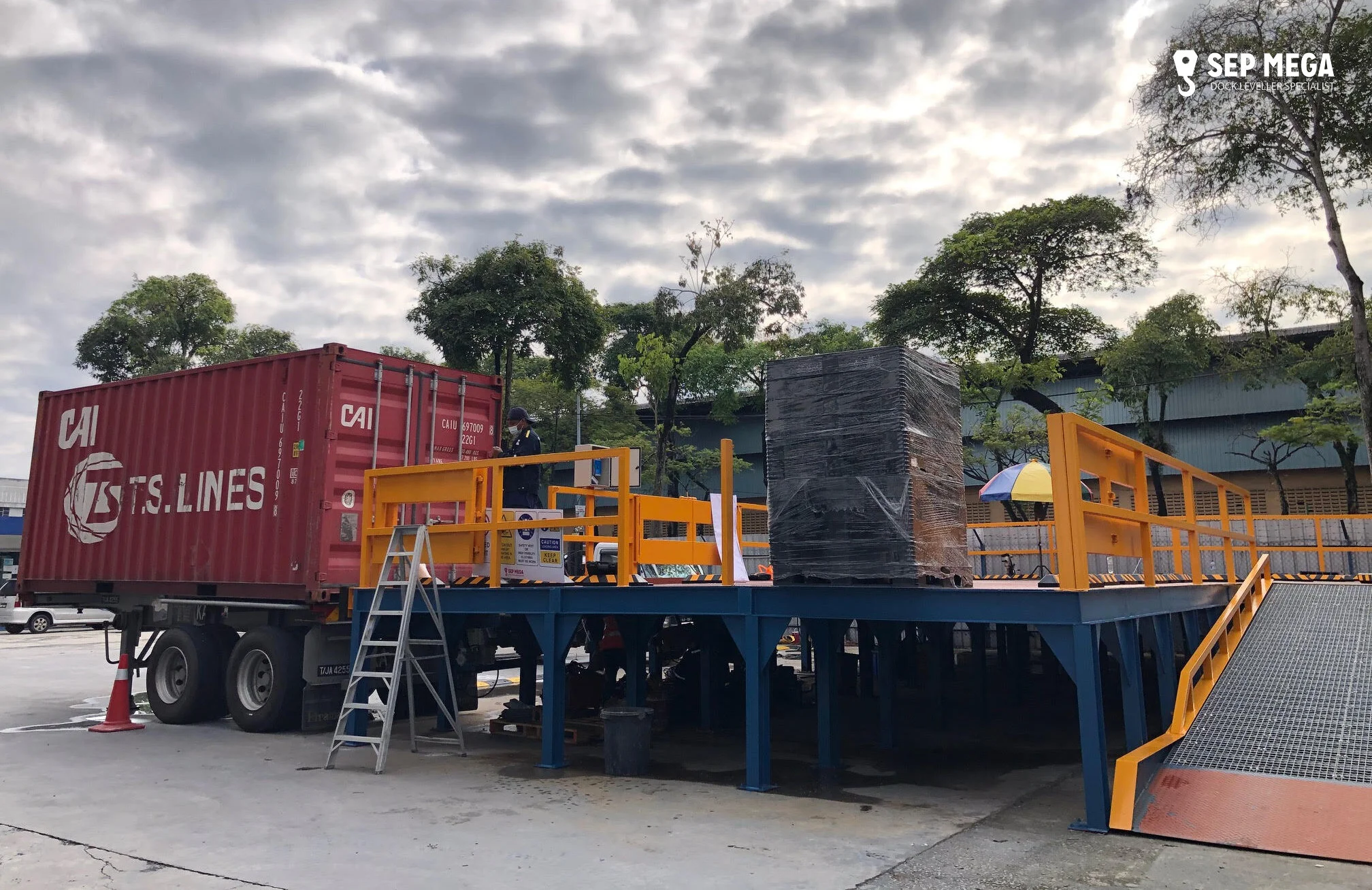dock leveler malaysia loading ramps