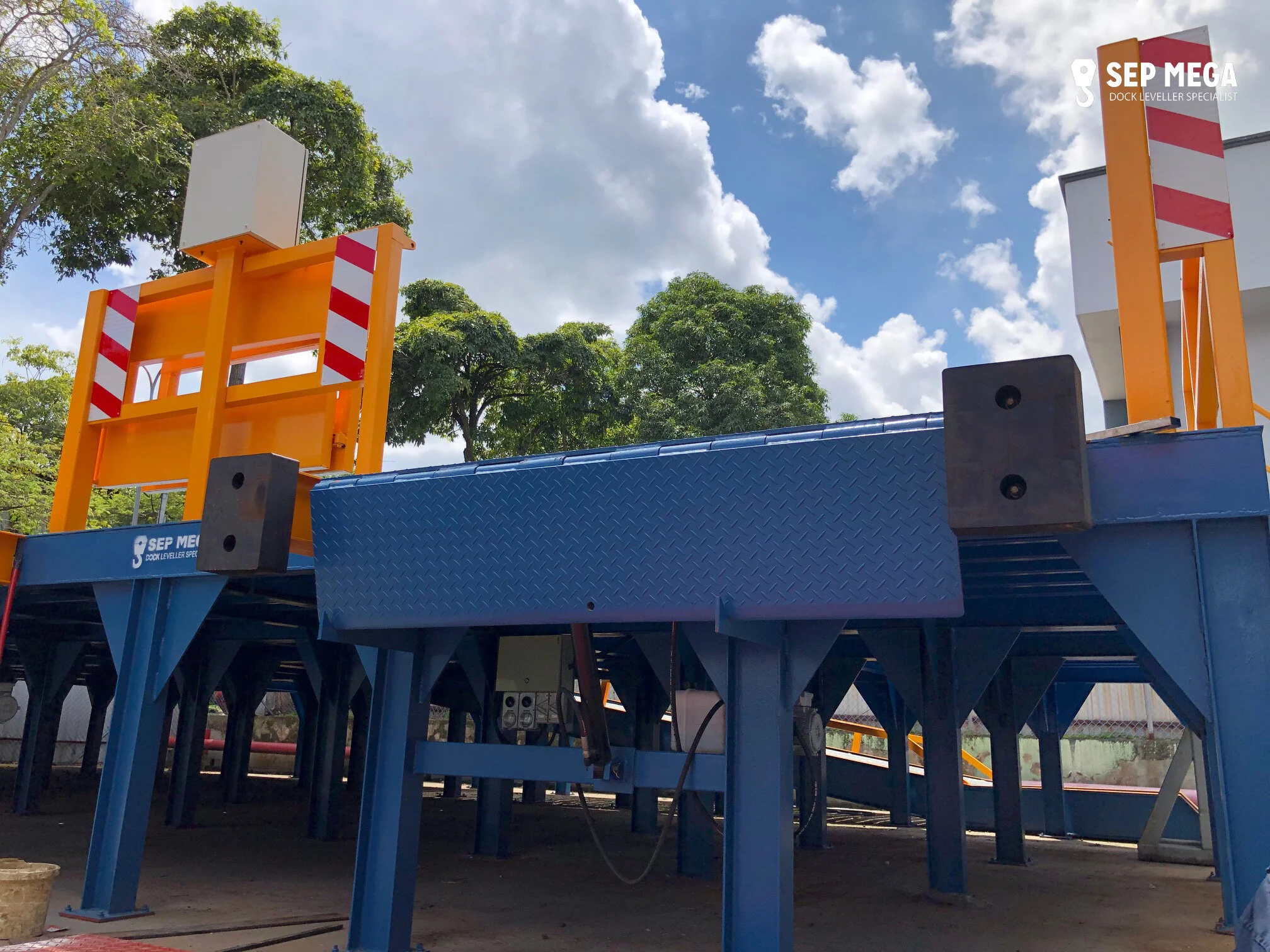 platform loading ramp malaysia