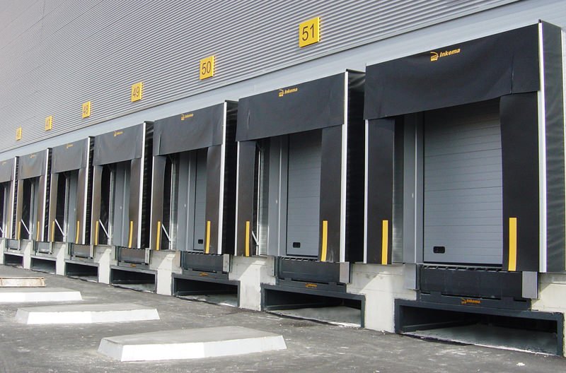 dock shelter seals gaps between trucks and loading bays, protecting goods and saving energy.