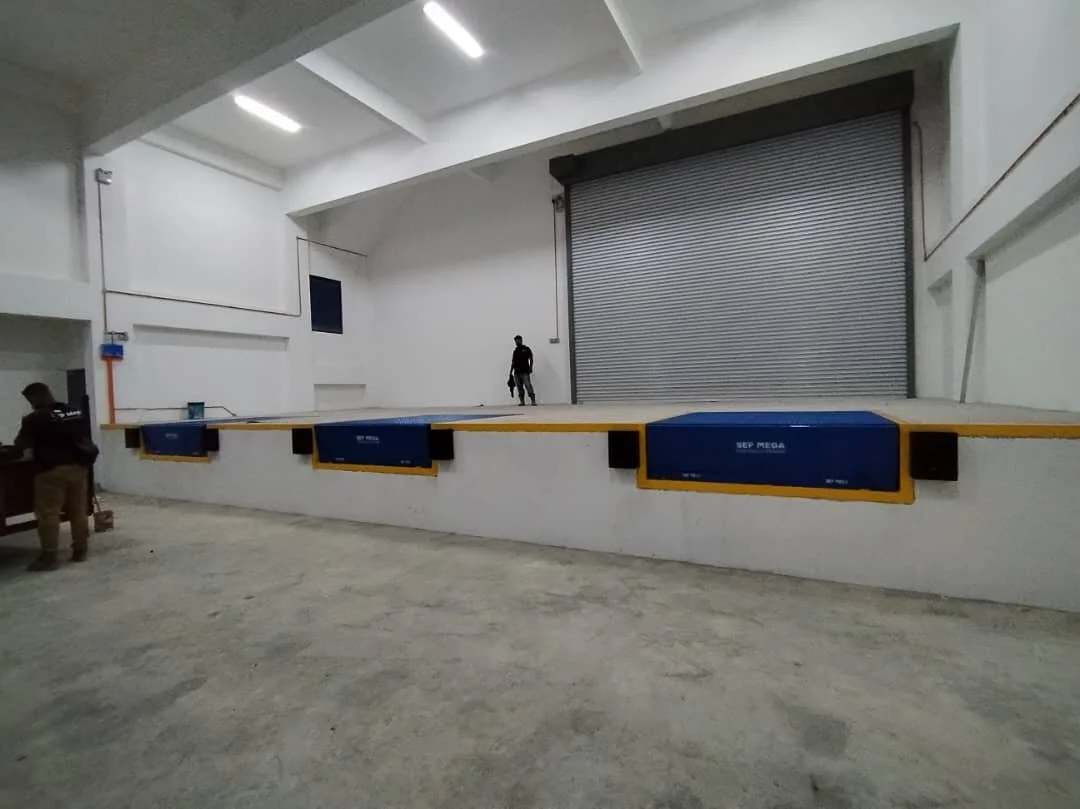 Various rolling shutter materials for Malaysia’s loading bays.