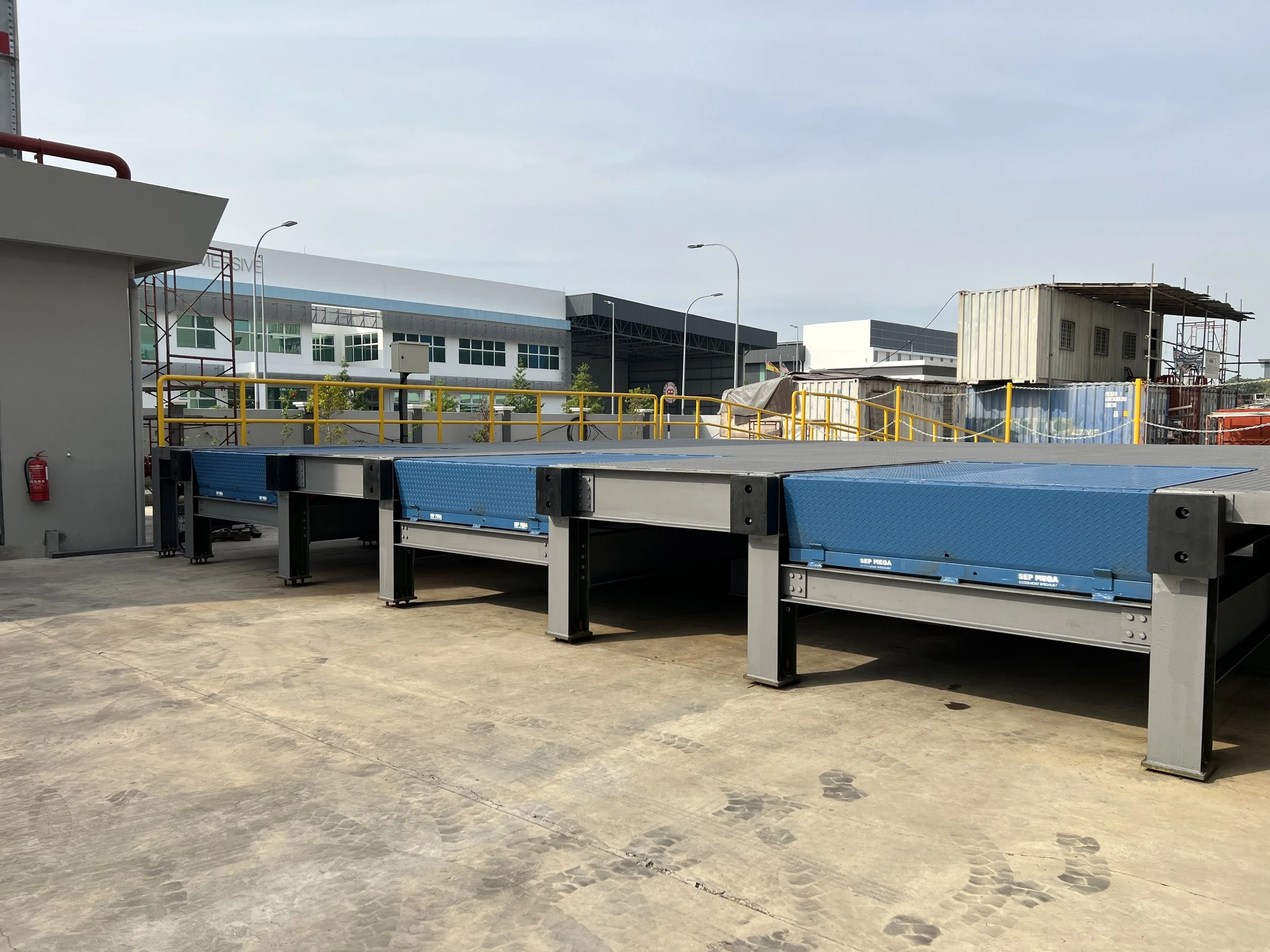 Dock Leveller on Dock Loading Ramp for warehouse loading bay needs. Malaysia. Methodcon.