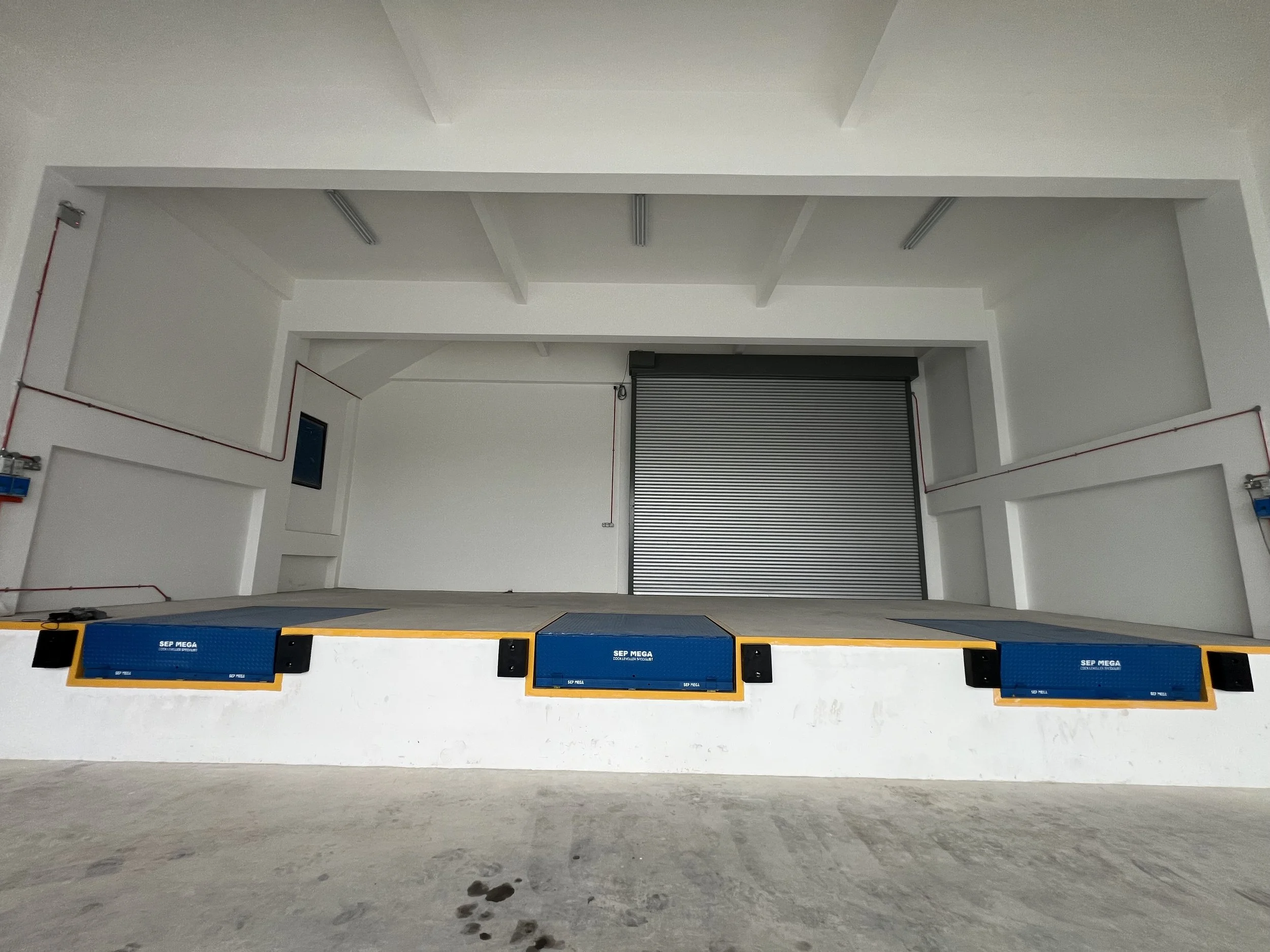 Dock Leveller on Dock Loading Ramp for warehouse loading bay needs. Malaysia. Methodcon.