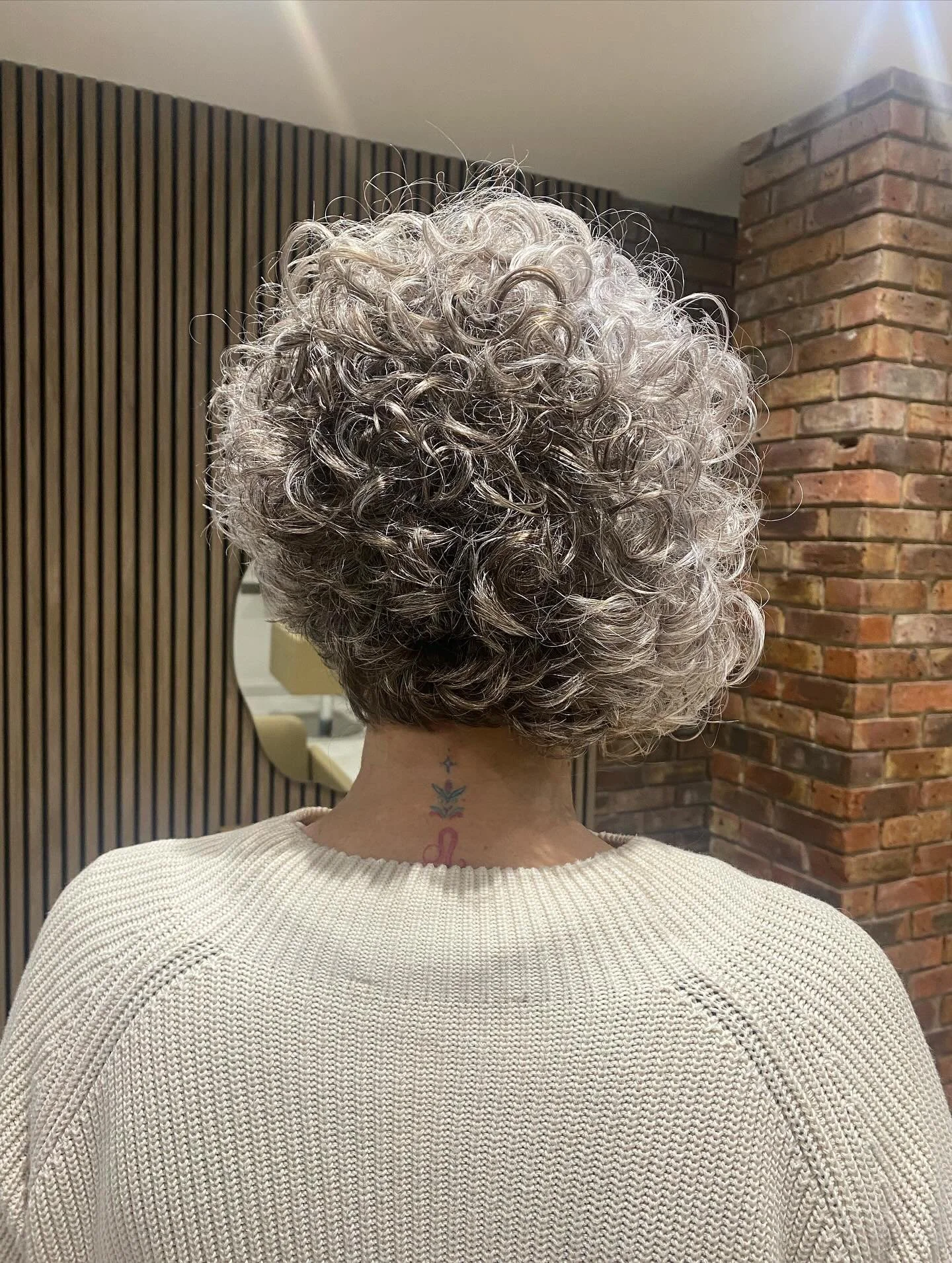 ➰ CURLS&hellip;.. BUT YOUR WAY ➰

➰ BOLD AND BRILLIANT LOOK WITH THIS GORGEOUS ASYMETRIC CURLY CUT ➰

#curls #asymetric #hairstylist #curlyhair #independantsalon #leighonsea #westcliffonsea #redken #loreal