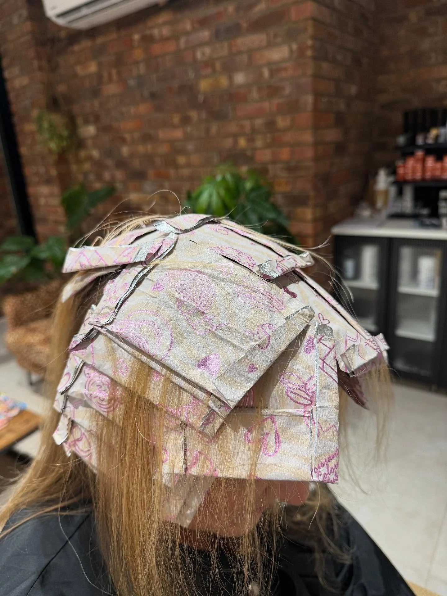 Fun foils of the week 🩷 @simplyhairuk 

#foils #simplyhairuk #hairdresser #funfoils #leighonseahairdresser #chalkwellpark #smallbusiness #hairsalons