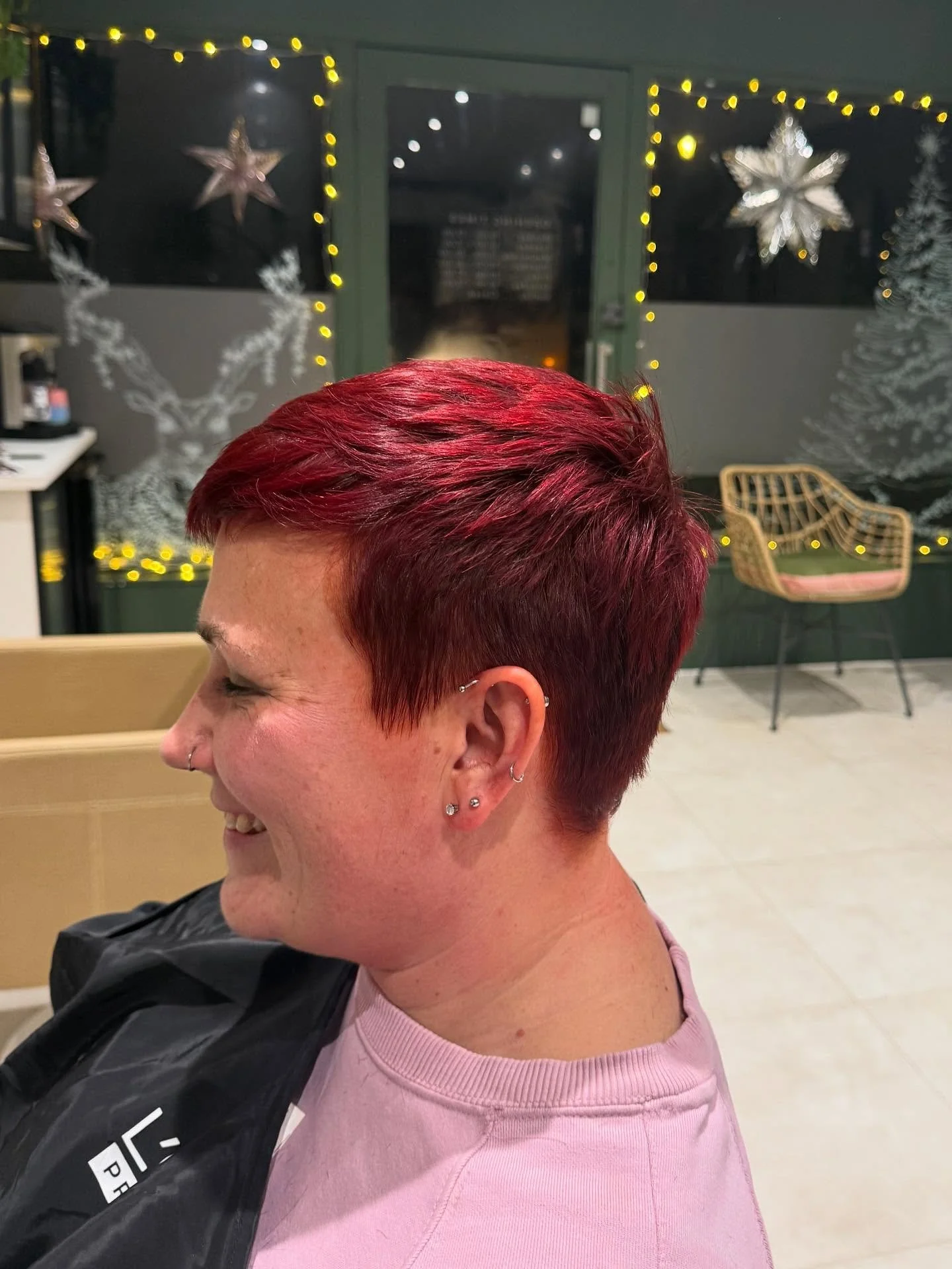 What a change! Just in time for Christmas 🎄🎅🏼

If you fancy a change before Christmas give us a message 🩷 

#colourchange#essexhairsalon#redhair#leighonseaessex#loreal#chalkwell #smallsalon #christmashair