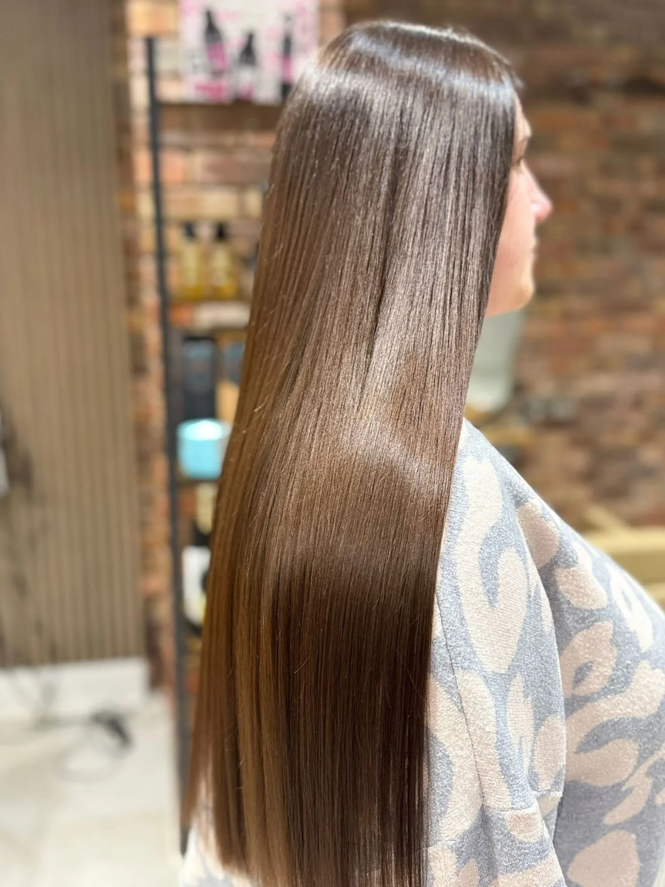 This glossy hair is what we all dream of 🩷

To achieve this we did
&bull;An all over colour 
&bull;Olaplex 
&bull;Redken Acidic Color Gloss Shampoo/conditioner
&bull;Redken Acidic Color Gloss 1-Minute Gloss-In-Mask
Get yourself booked in for a beaut