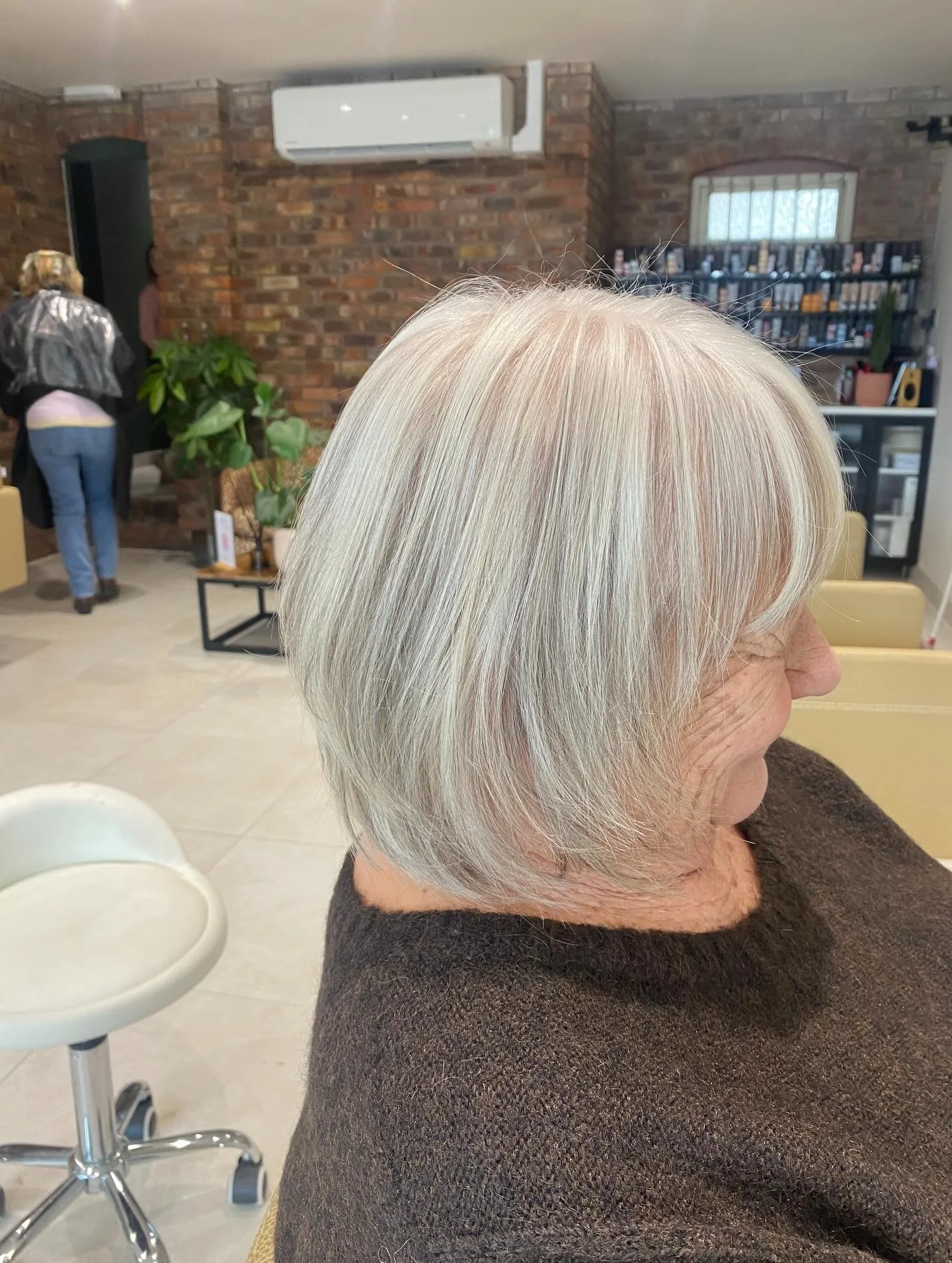 🩶 PERFECT GREY BLEND 🩶 

Perfectly placed salt and pepper to enhance and elevate

No brassy tones here please 

#localhairstylist #greyblendinghighlights #loreal #essexhair #saltandpepperhair