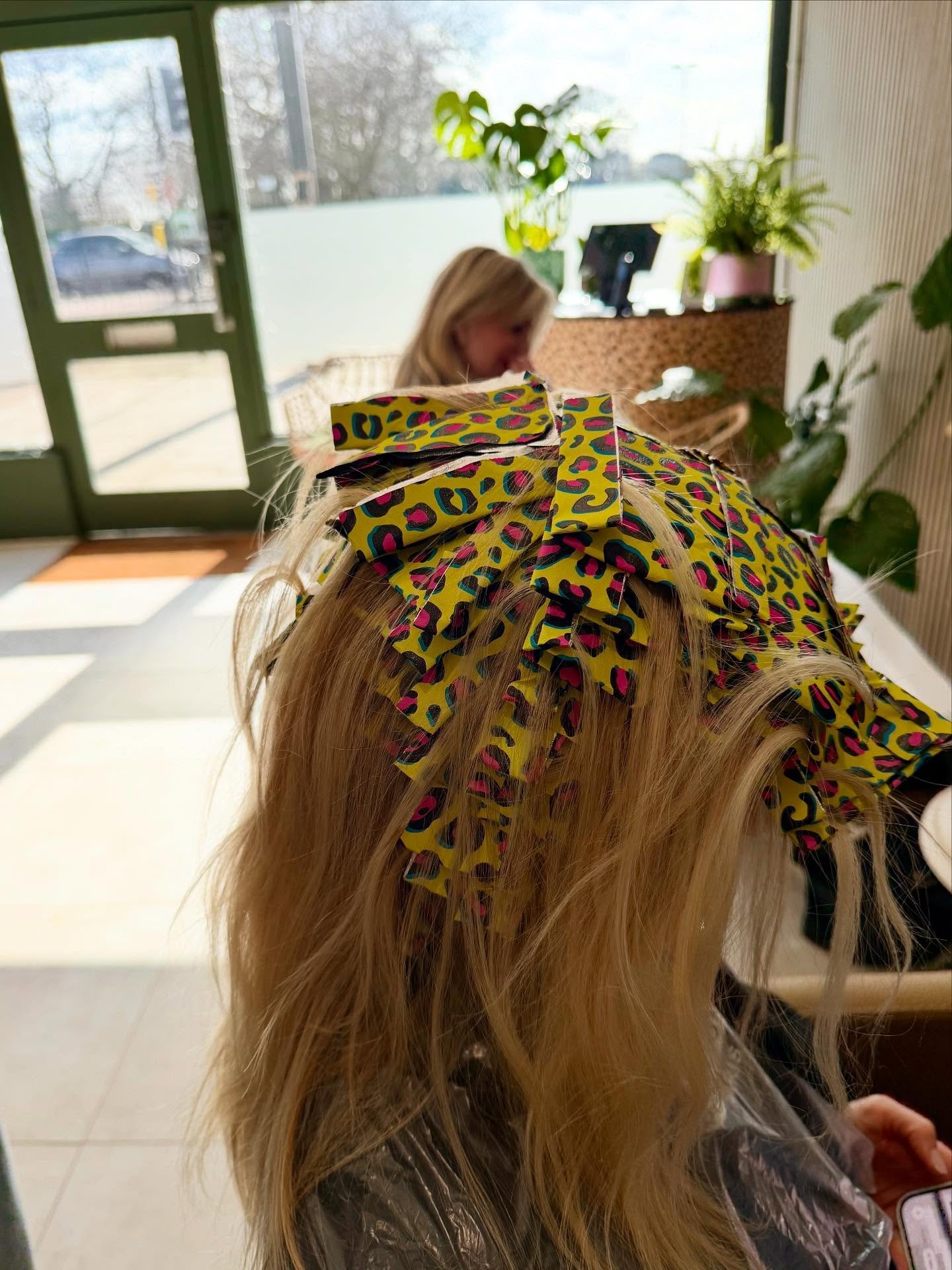 Who loves a fun foil?

@coolblades_hair 
#funfoils#chalkwellsalon#leighonsea#hairdresser