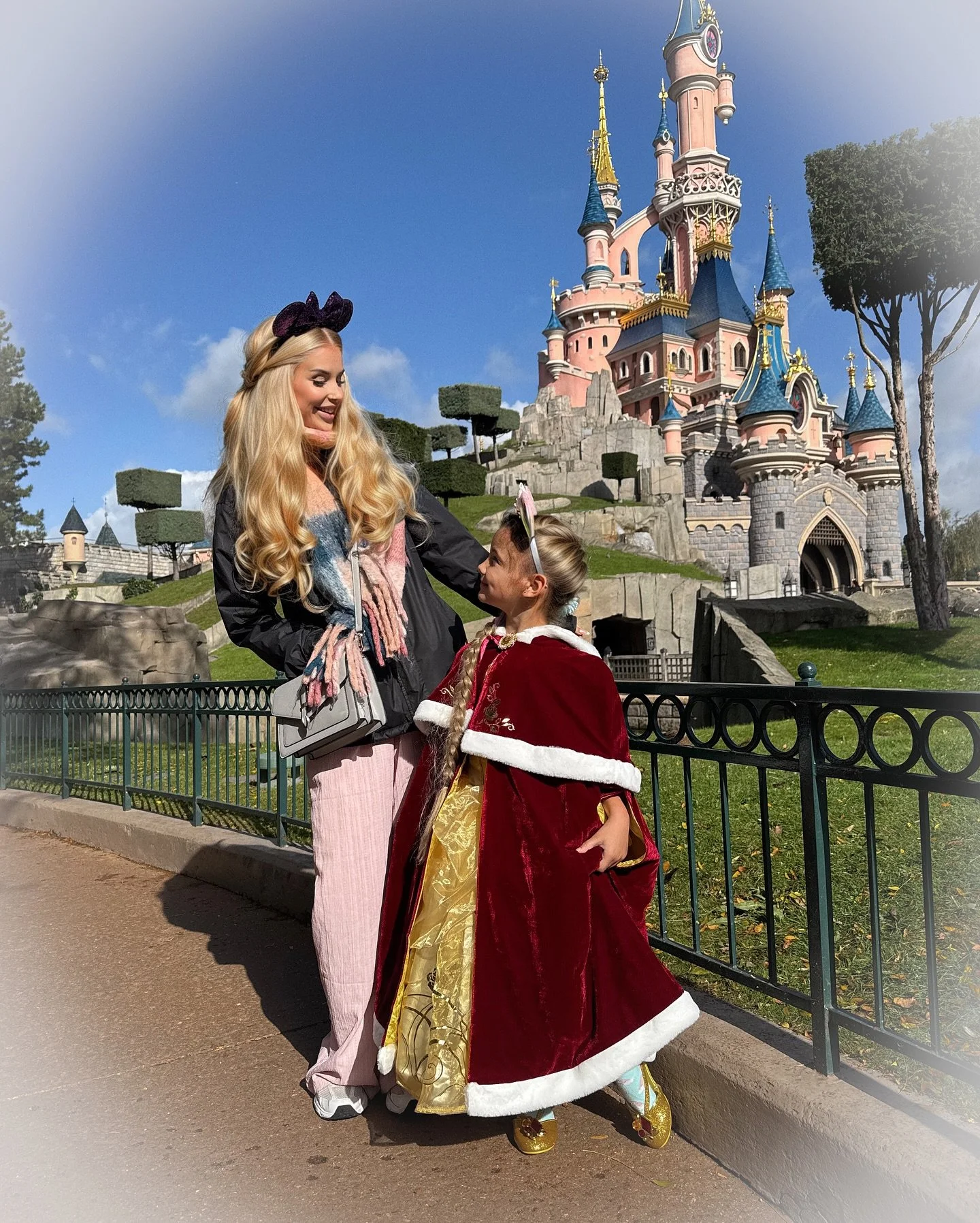 Be right back&hellip; 🏰🇫🇷👑

Celebrating my daughters 6th Birthday &amp; of course bringing some Disney magic back home with me ✨ 

All enquiries &amp; booking requests will be responded to on Tuesday! 💻

Jodie x