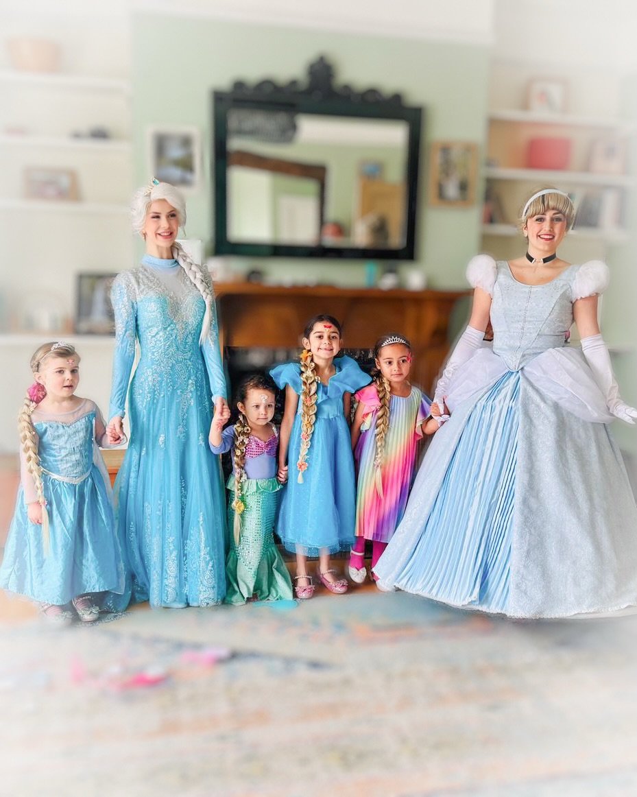 House visit of dreams ☁️
2 Birthday girls &amp; 2 of their favourite princesses give them a surprise special visit! 

These 4 lucky girls were royally pampered during their visit, Elsa was busy hairstyling with Rapunzel&rsquo;s handmade hair braids a