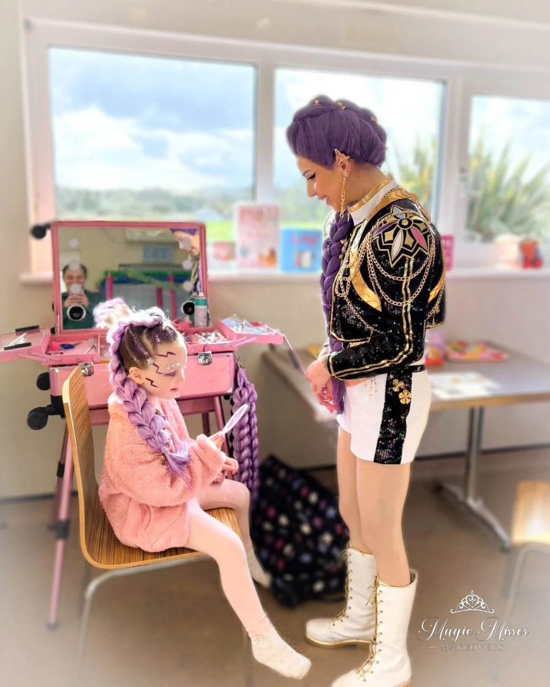 Another very busy Kpop makeovers pop up at the lovely @glowbabyplaycentre 🪞💜⚡️

Rumi loved transforming your little ones into mini hunters with braid extensions, demon face paint patterns, all things sparkly and even their very own magic mirror to 