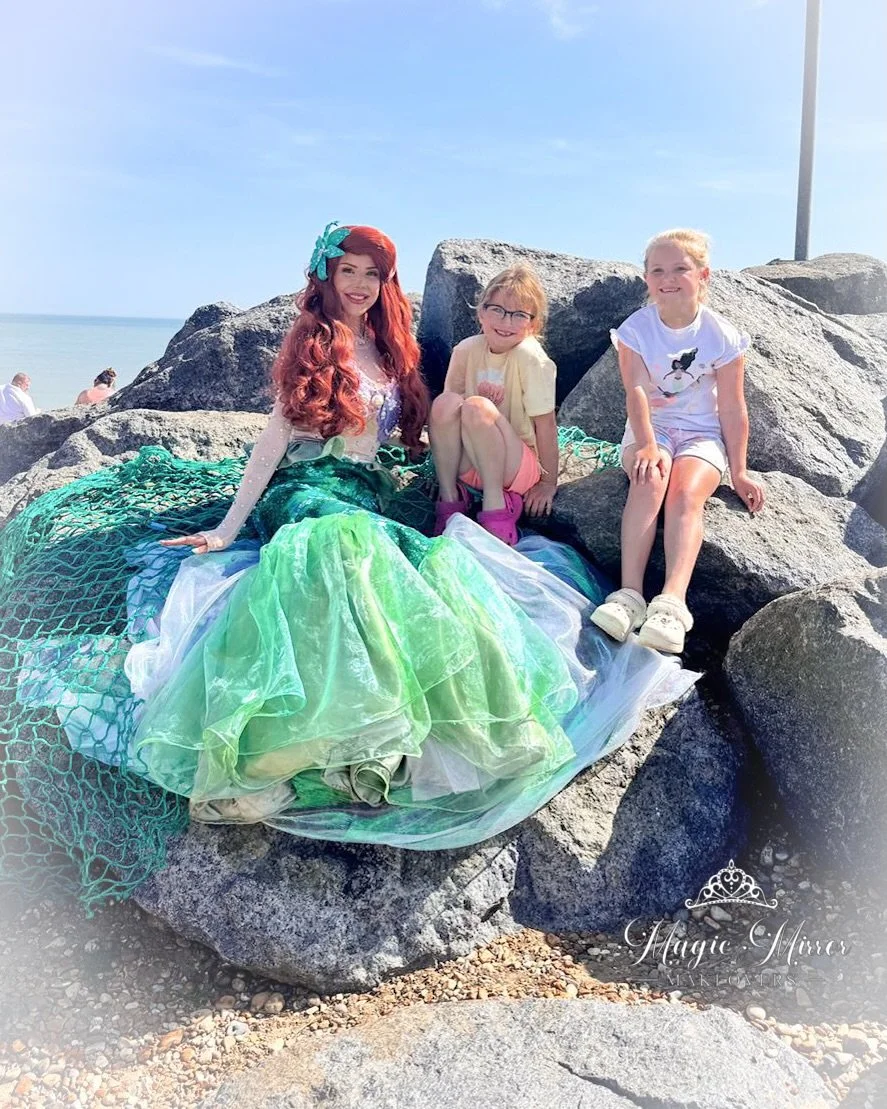 Blown away by all the little mermaid fans that came to see Ariel on the beach yesterday! 🌊

Keep an eye out for more pop up meet &amp; greets with our other characters 🥰

Thankyou to @oceansidecafe23 for the fork, Ariel had forgotten her &ldquo;hai