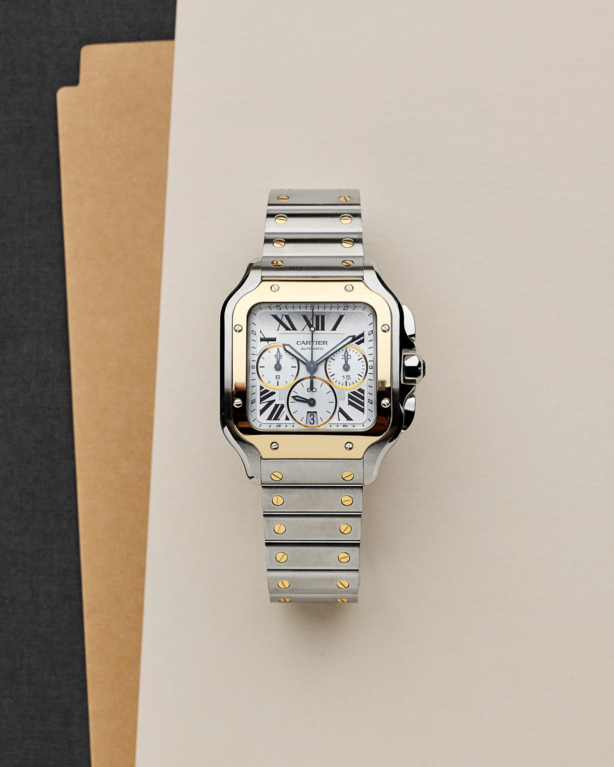 PUWA12140_Santos-de-Cartier_Chronograph-Steel-Gold_Savoir-Faire_Social_1080x1350 - copie.jpg