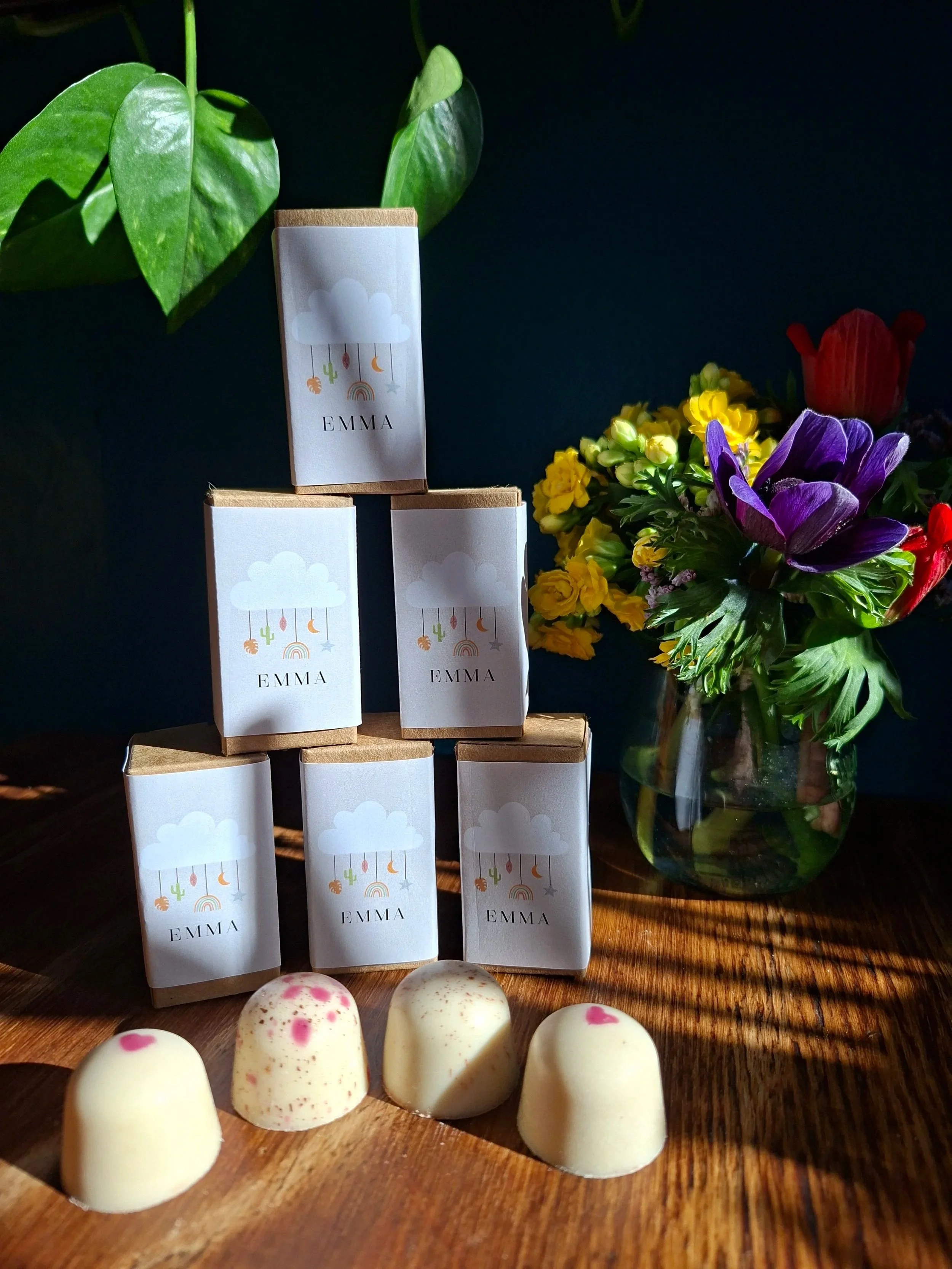 Designidee zur Geburt mit veganen Pralinen