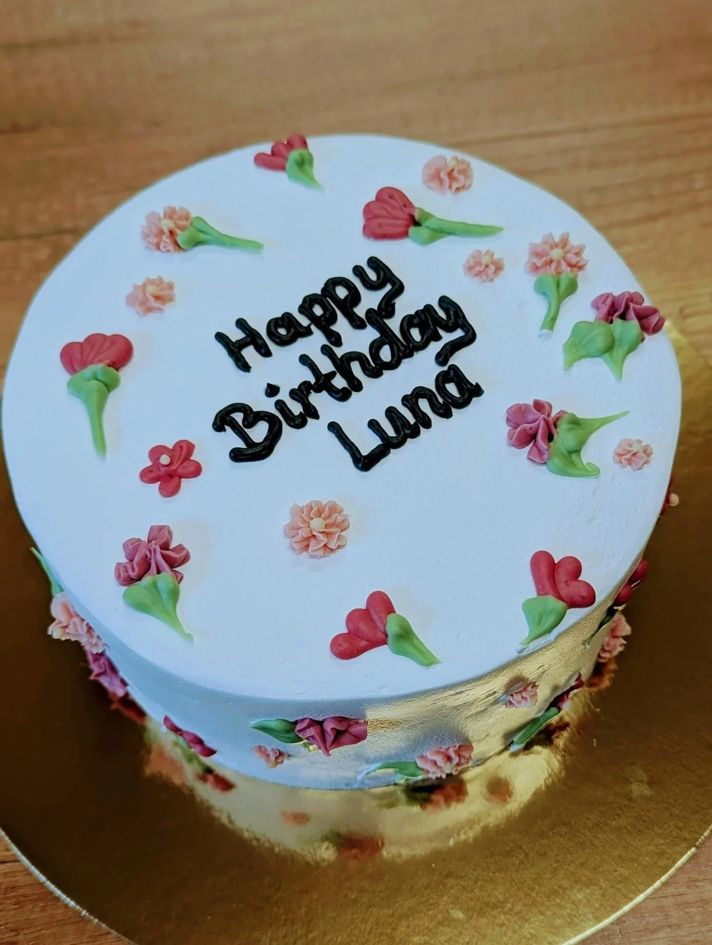Happy Birthday Torte mit kleinen Blümchen